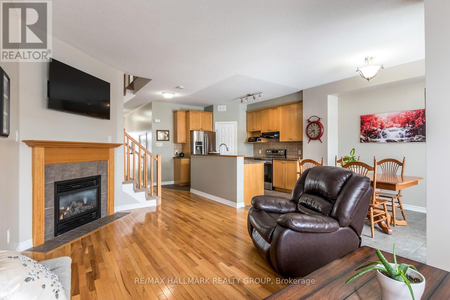 266 HORSESHOE CRESCENT Image 8