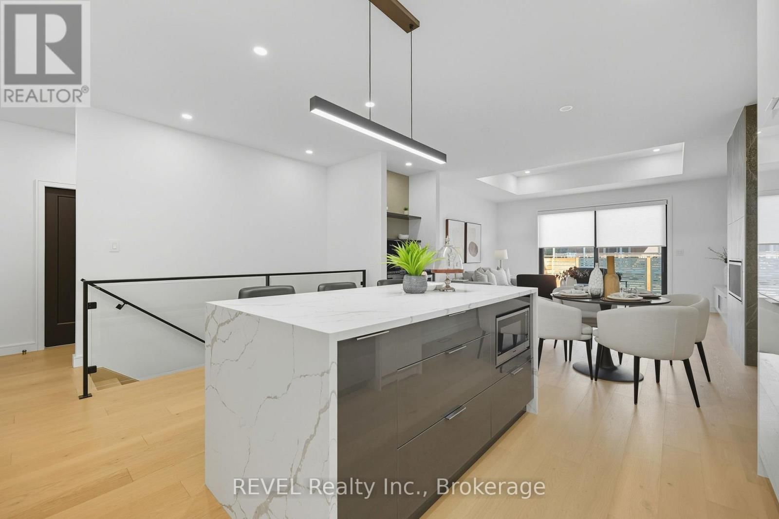 40 IVY CRESCENT Image 14