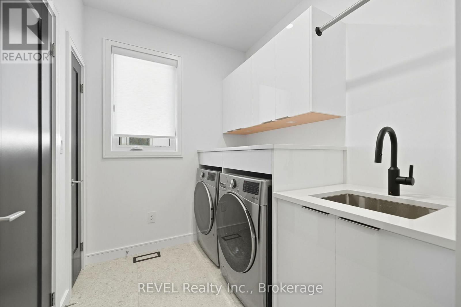 40 IVY CRESCENT Image 25