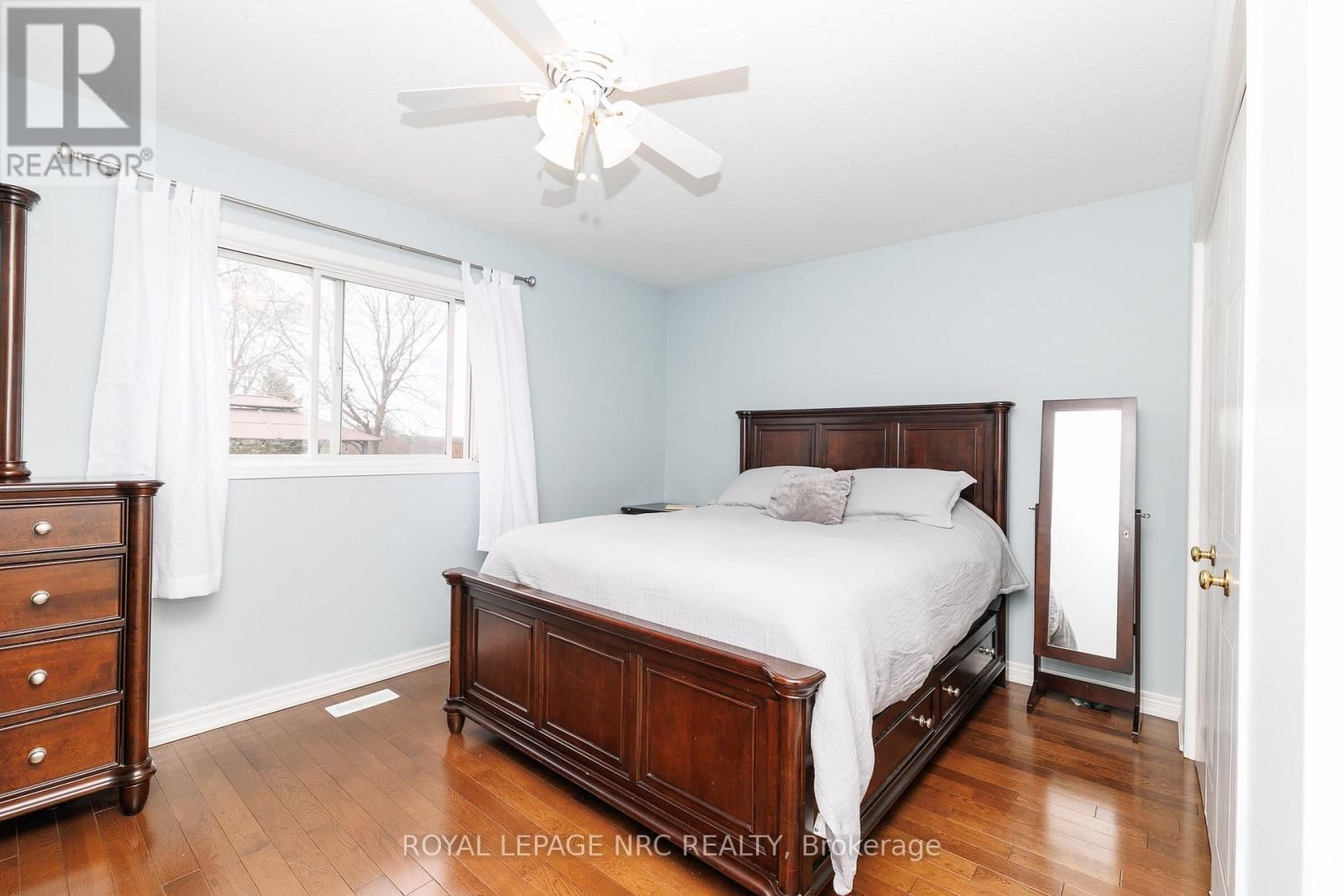 16 LEONARD DRIVE Image 18