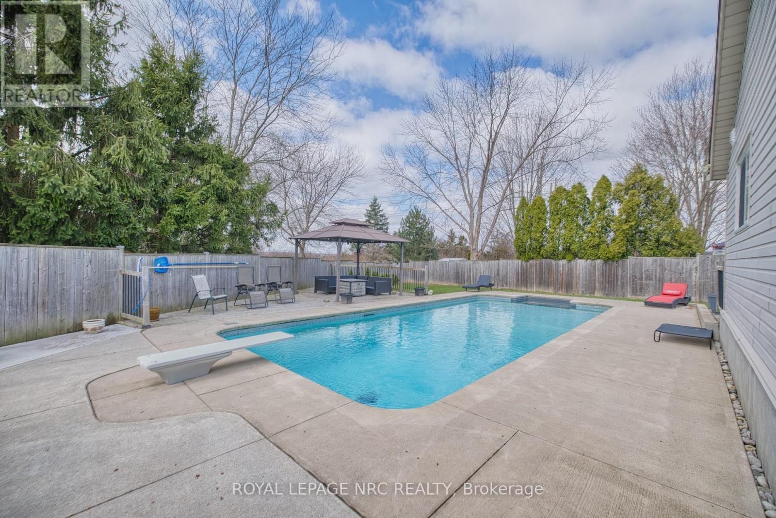 16 LEONARD DRIVE Image 3