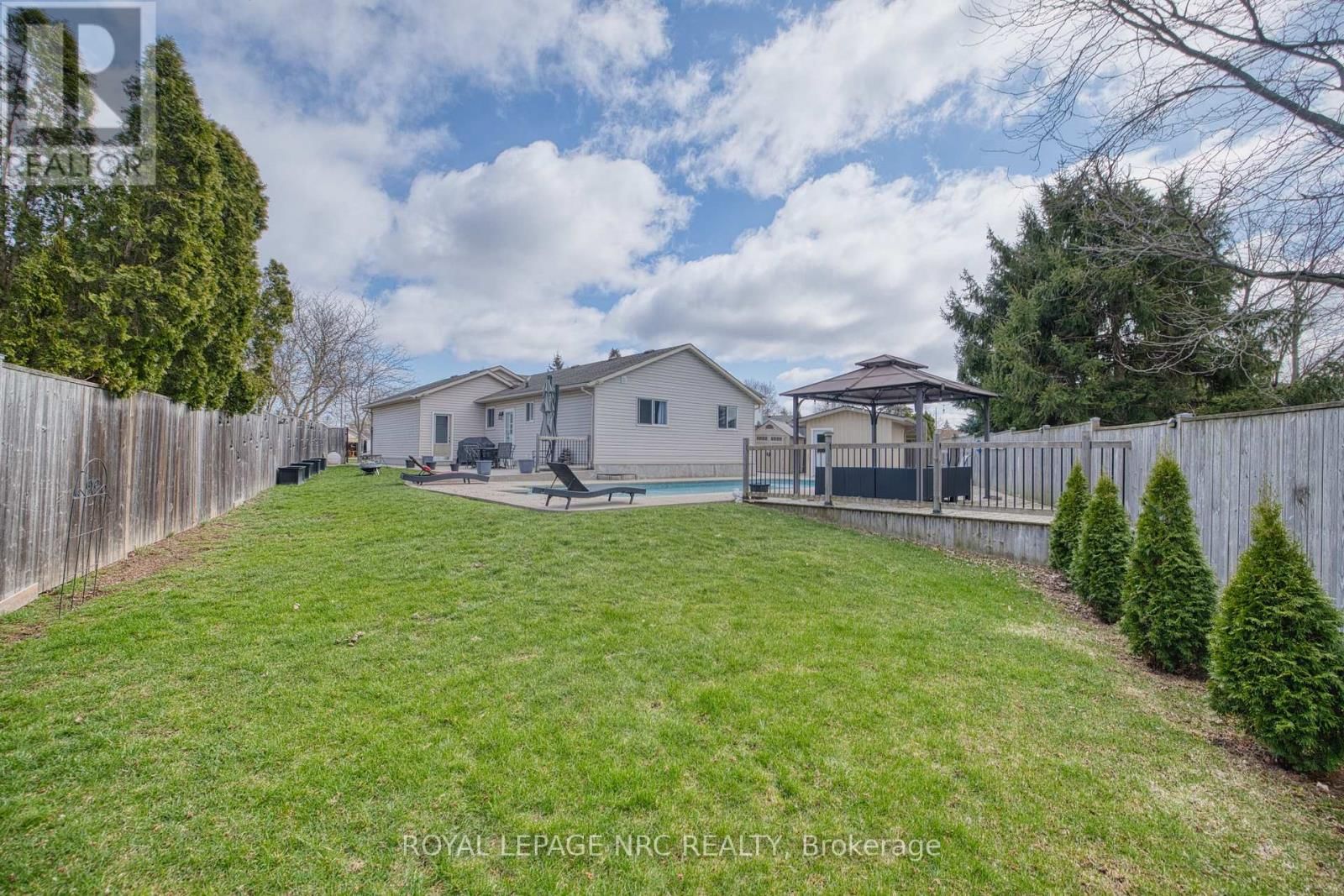 16 LEONARD DRIVE Image 32