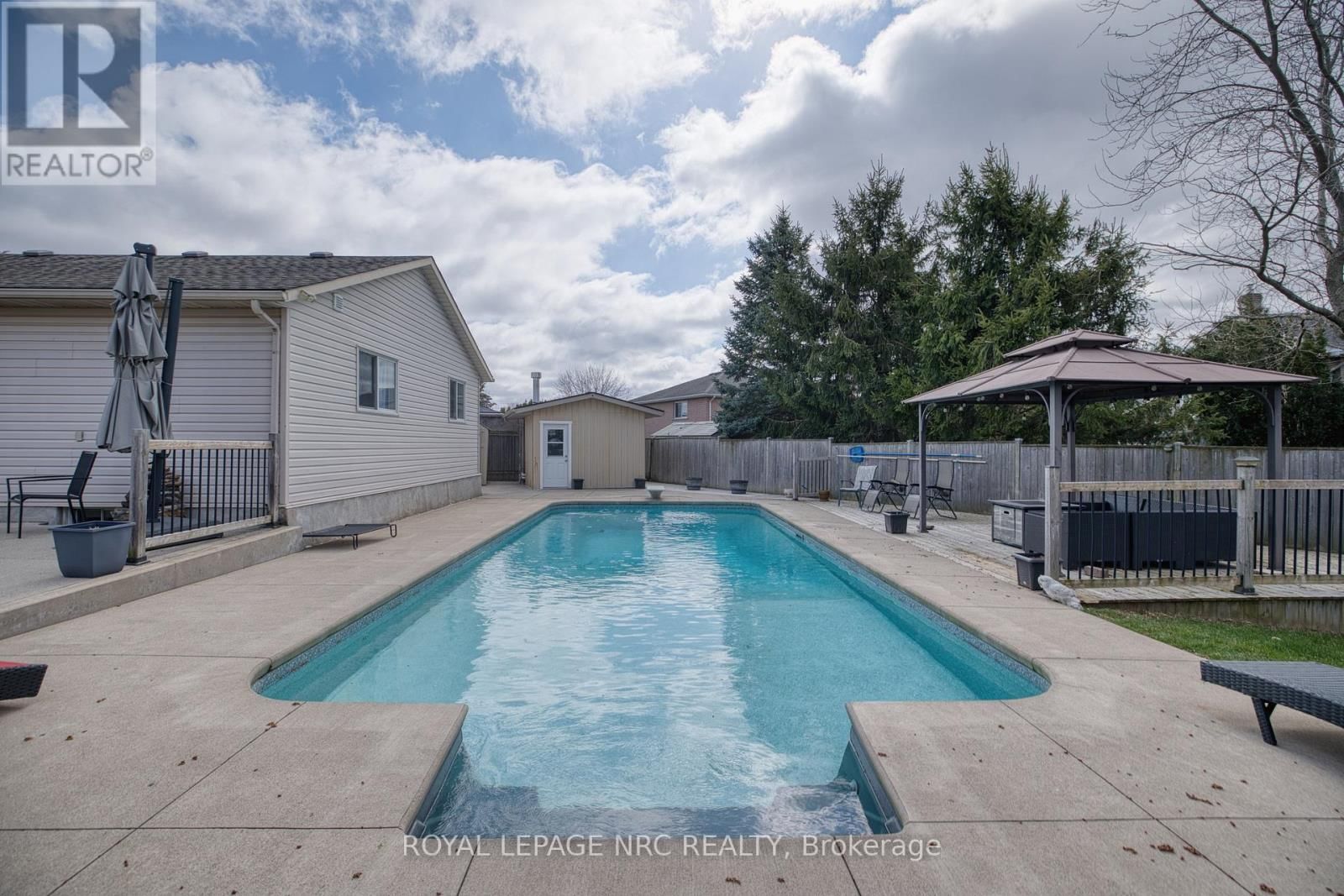 16 LEONARD DRIVE Image 34