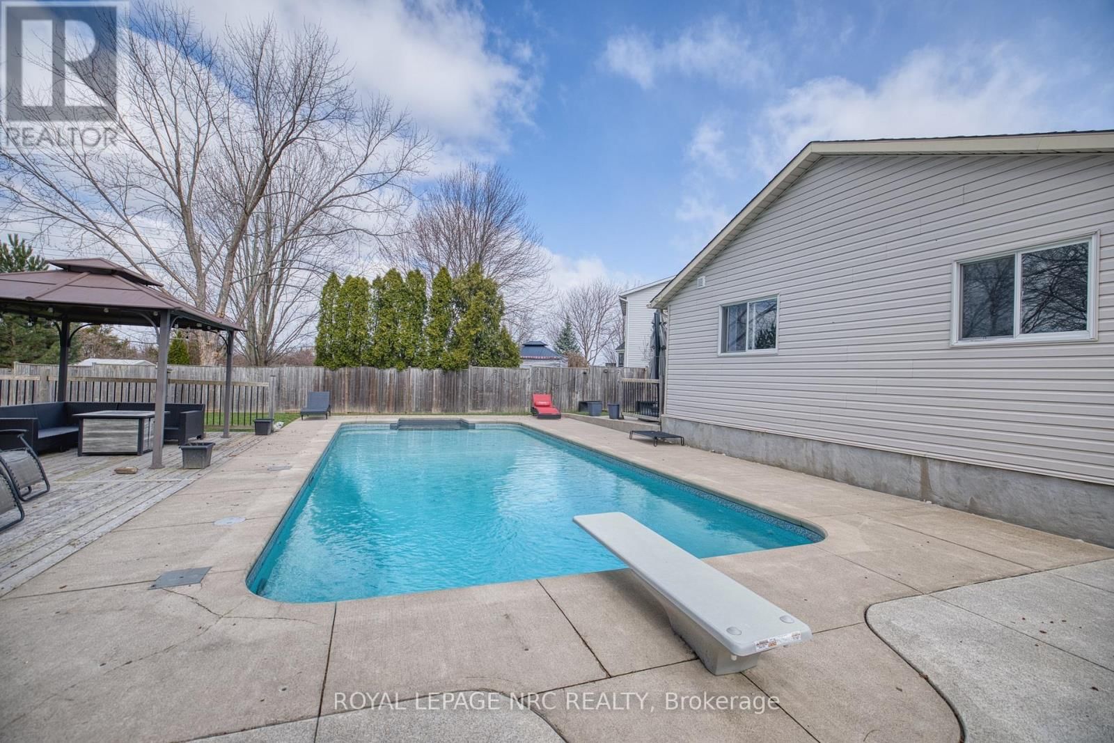 16 LEONARD DRIVE Image 5