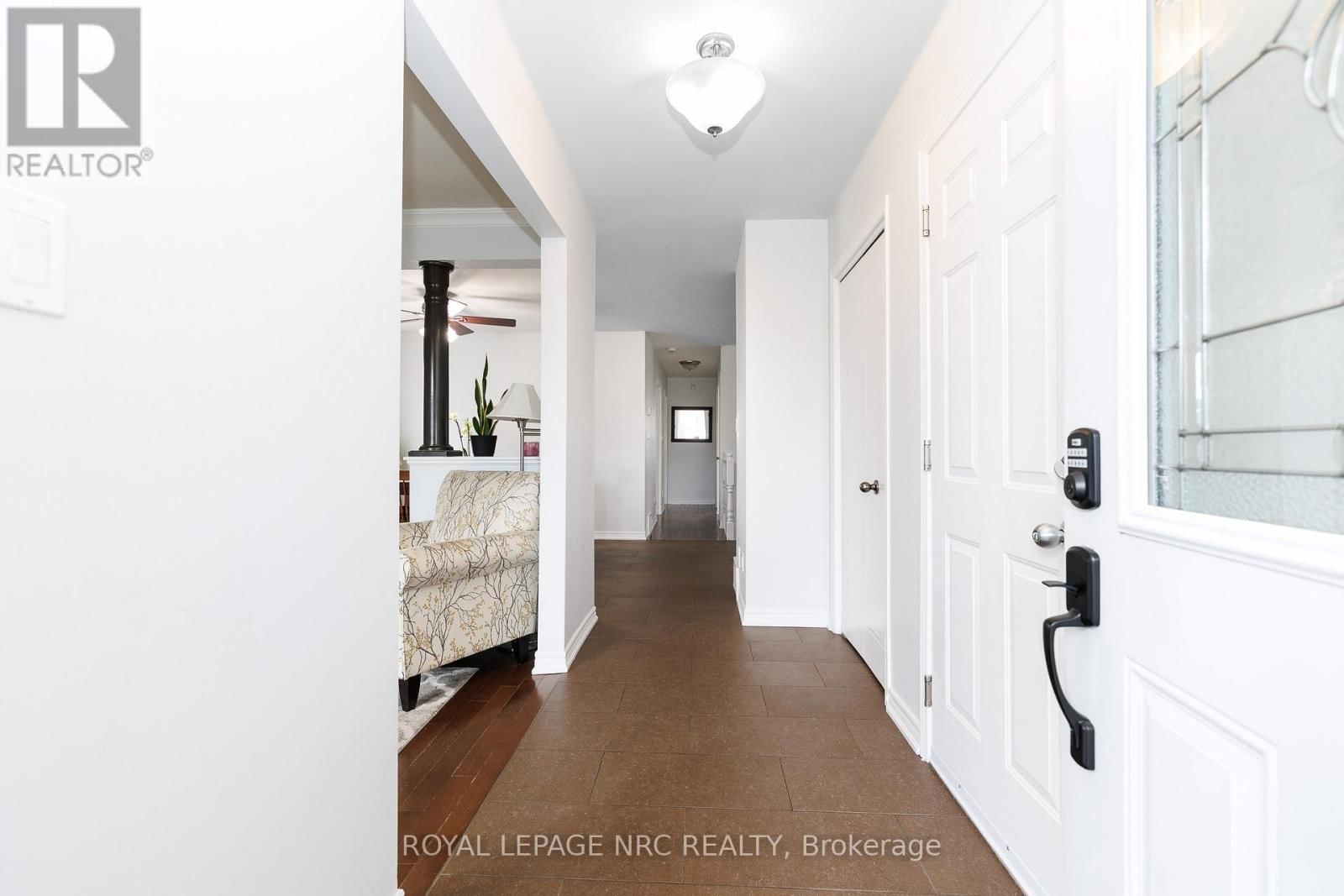 16 LEONARD DRIVE Image 6