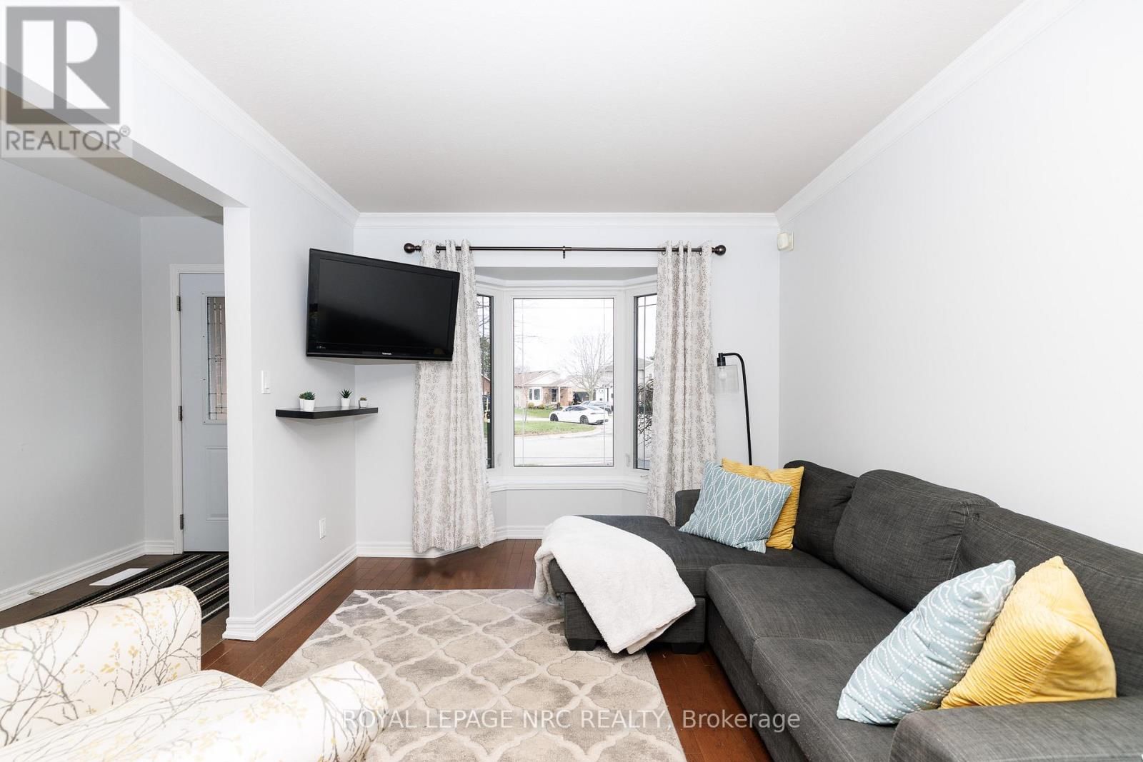 16 LEONARD DRIVE Image 9