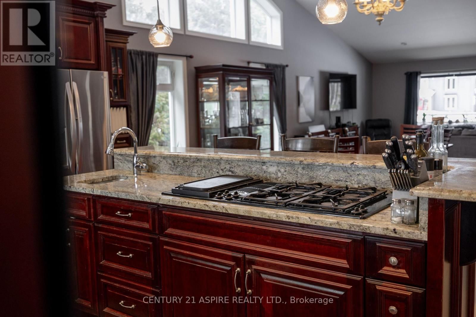 84 PINEWOOD PLACE Image 11