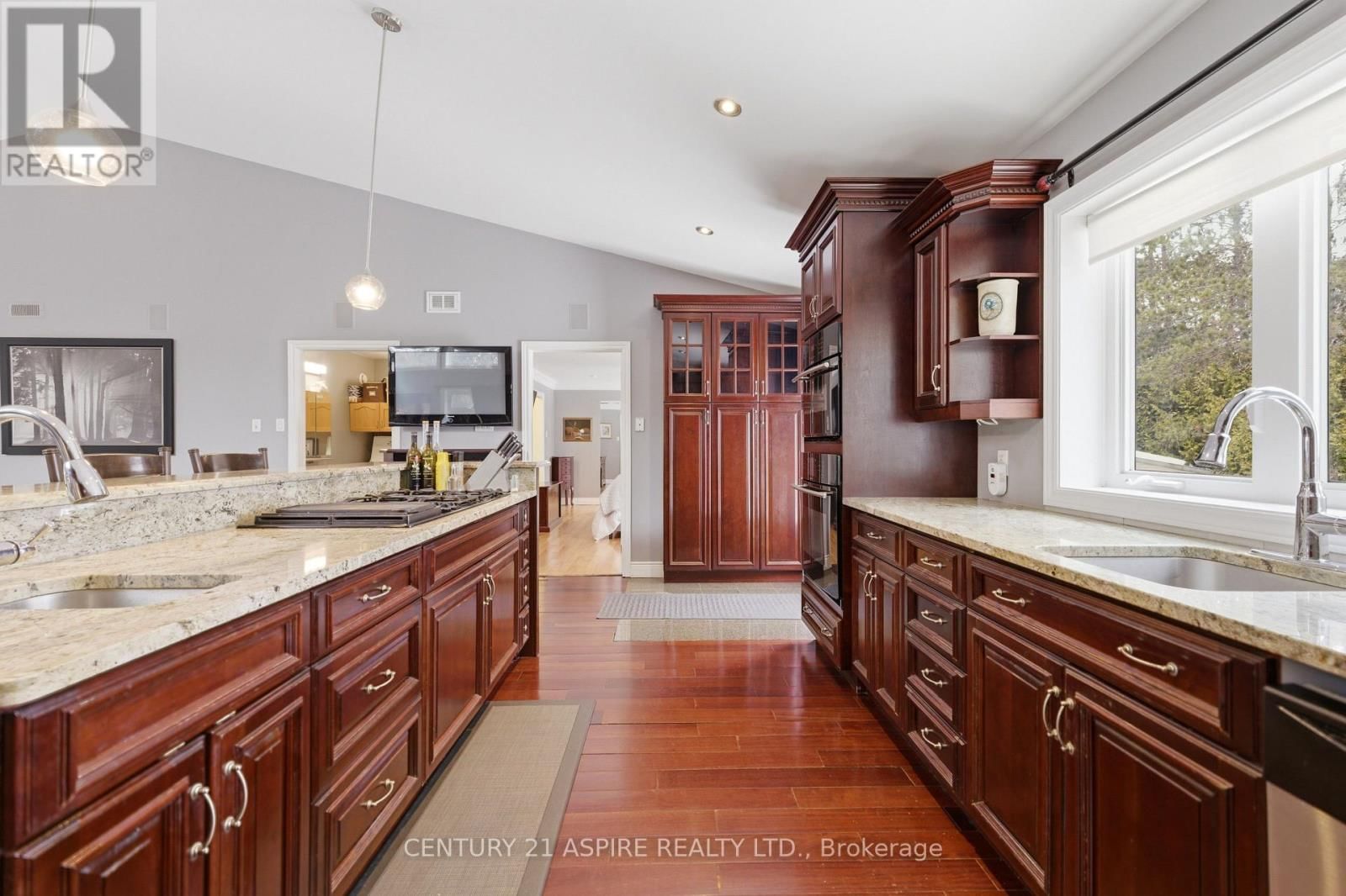 84 PINEWOOD PLACE Image 13