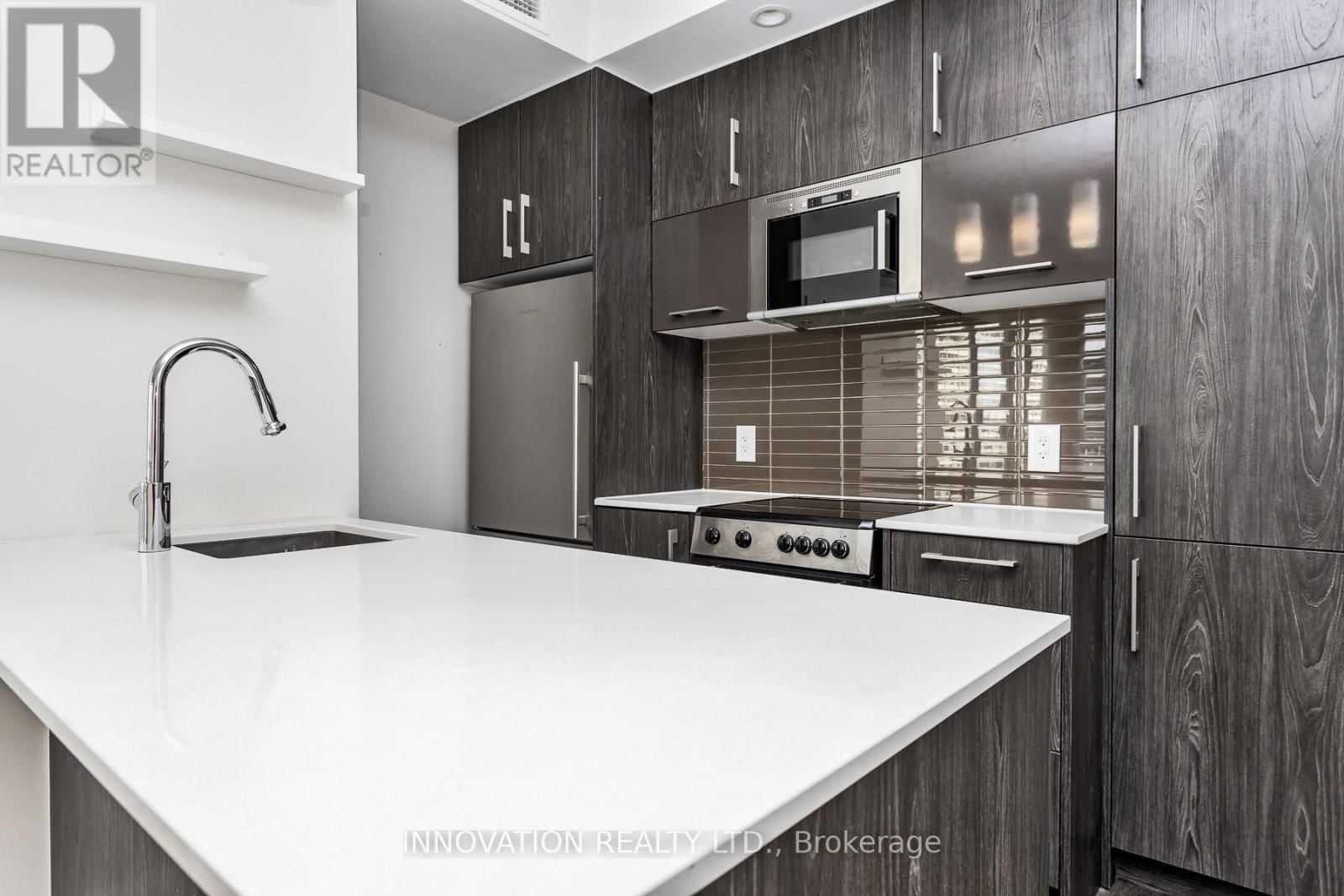 702 - 255 BAY STREET Image 14