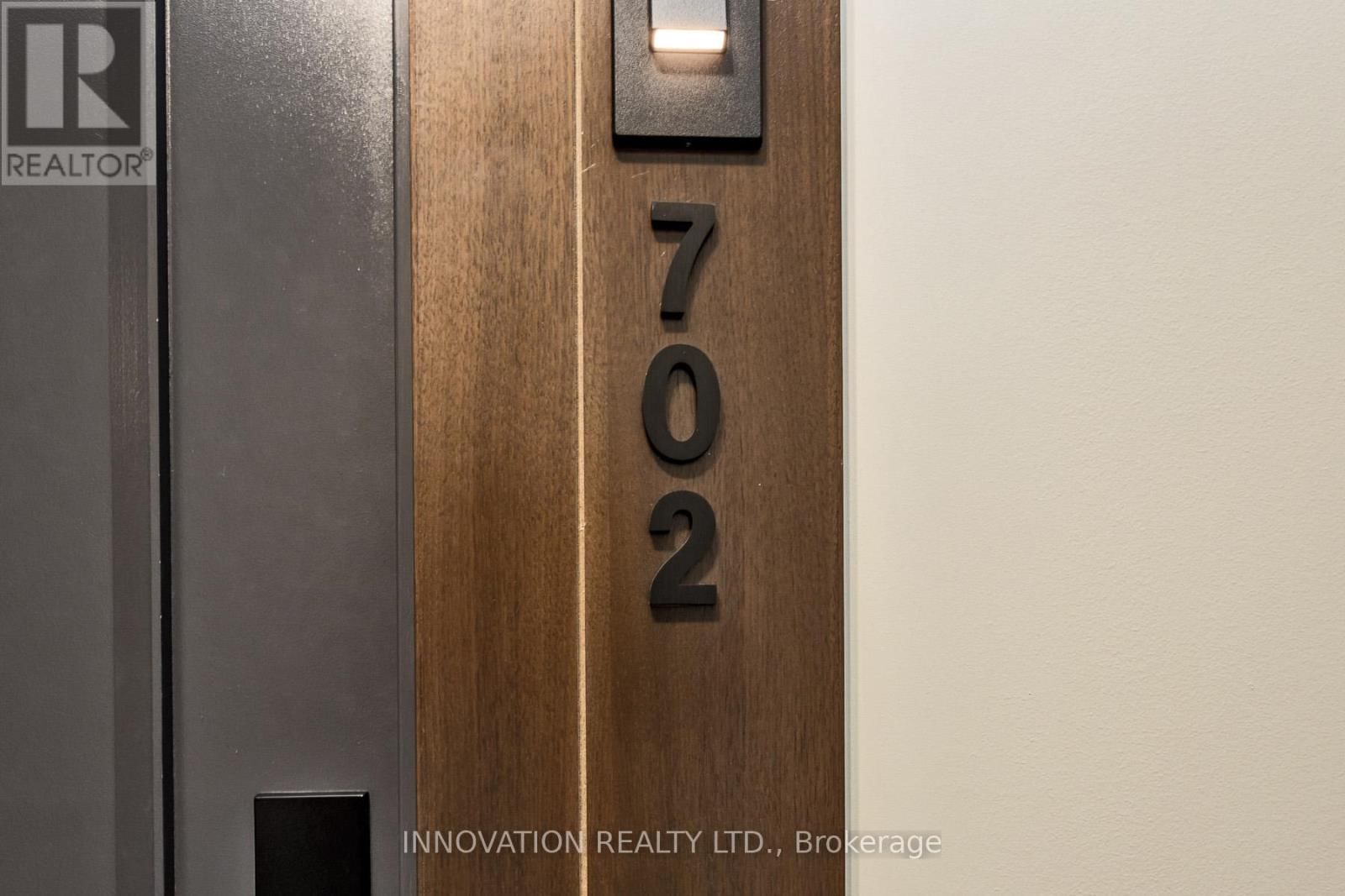 702 - 255 BAY STREET Image 8