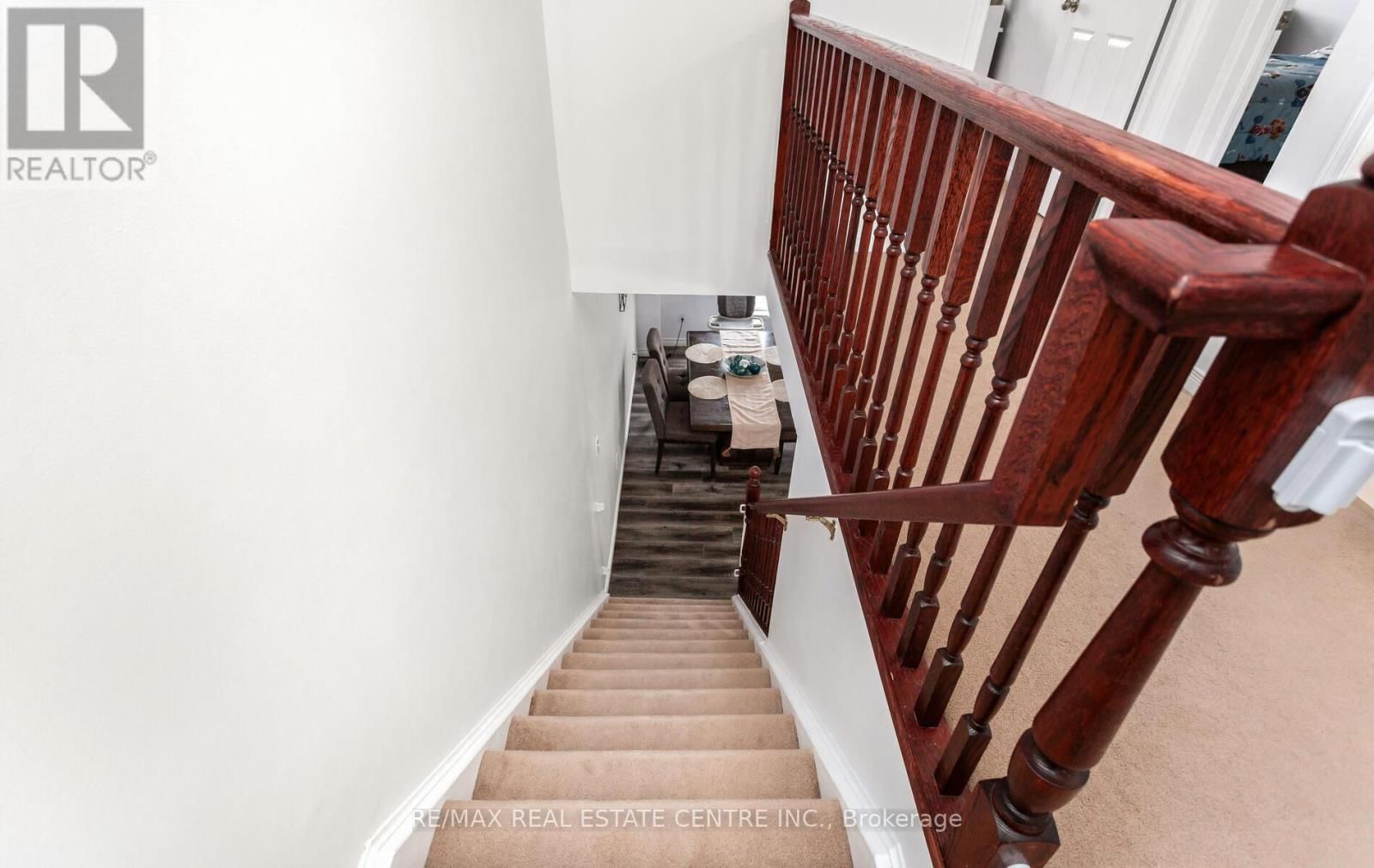 230 SOPHIA CRESCENT Image 21