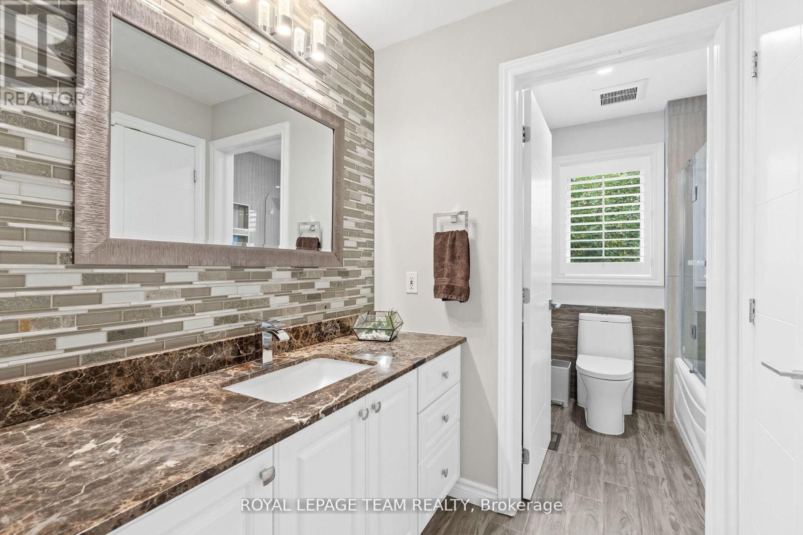 6903 TWIN LAKES AVENUE Image 23