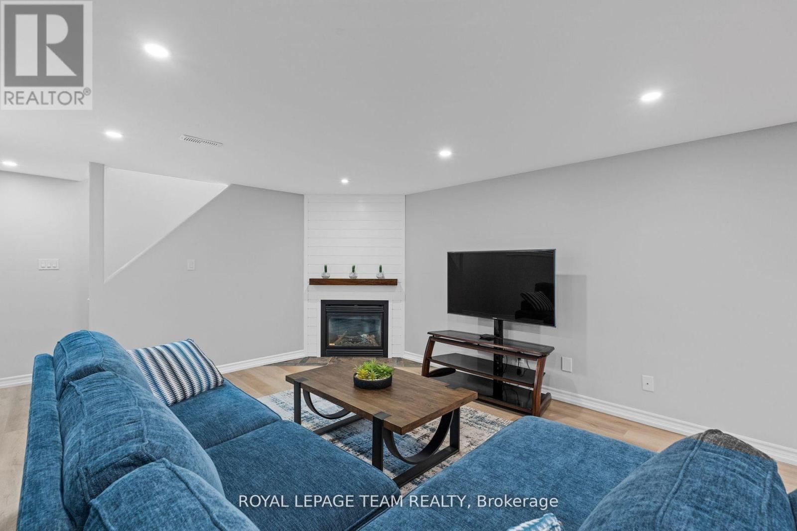 6903 TWIN LAKES AVENUE Image 32