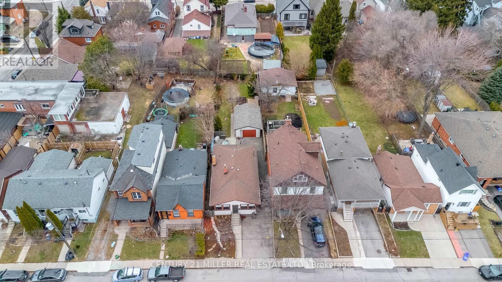 135 MACAULAY STREET EAST Image 34