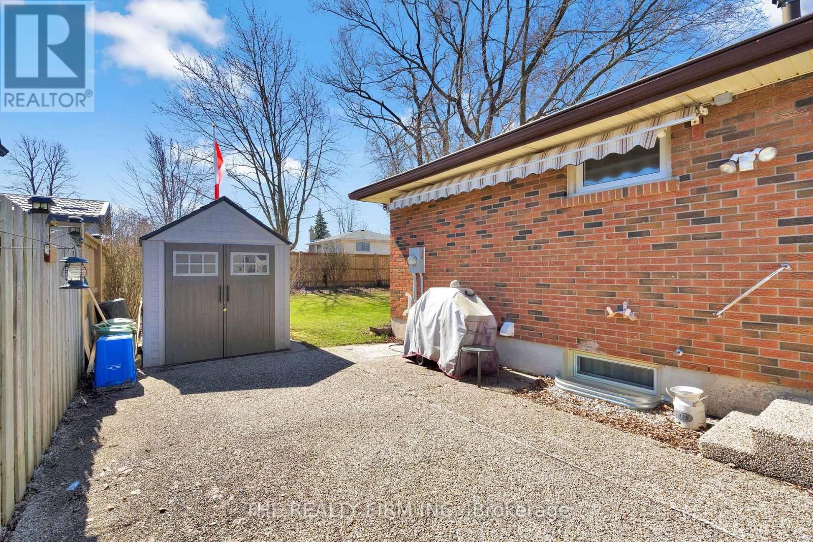 56 BARRETT CRESCENT Image 32