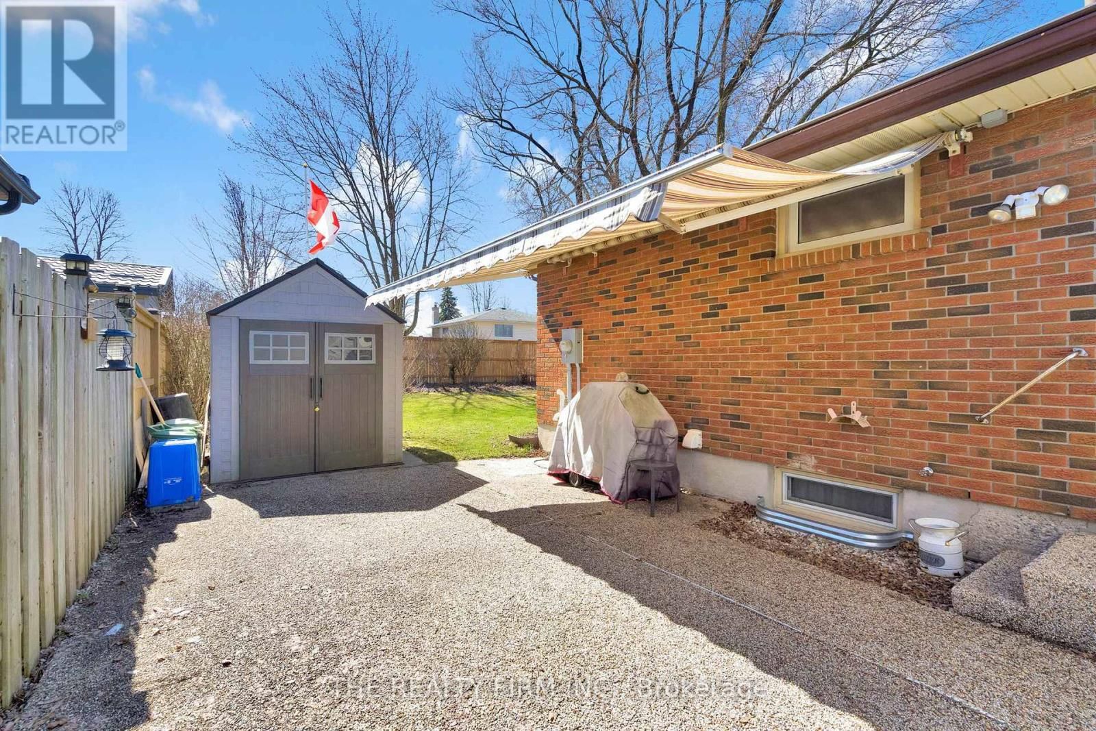 56 BARRETT CRESCENT Image 33