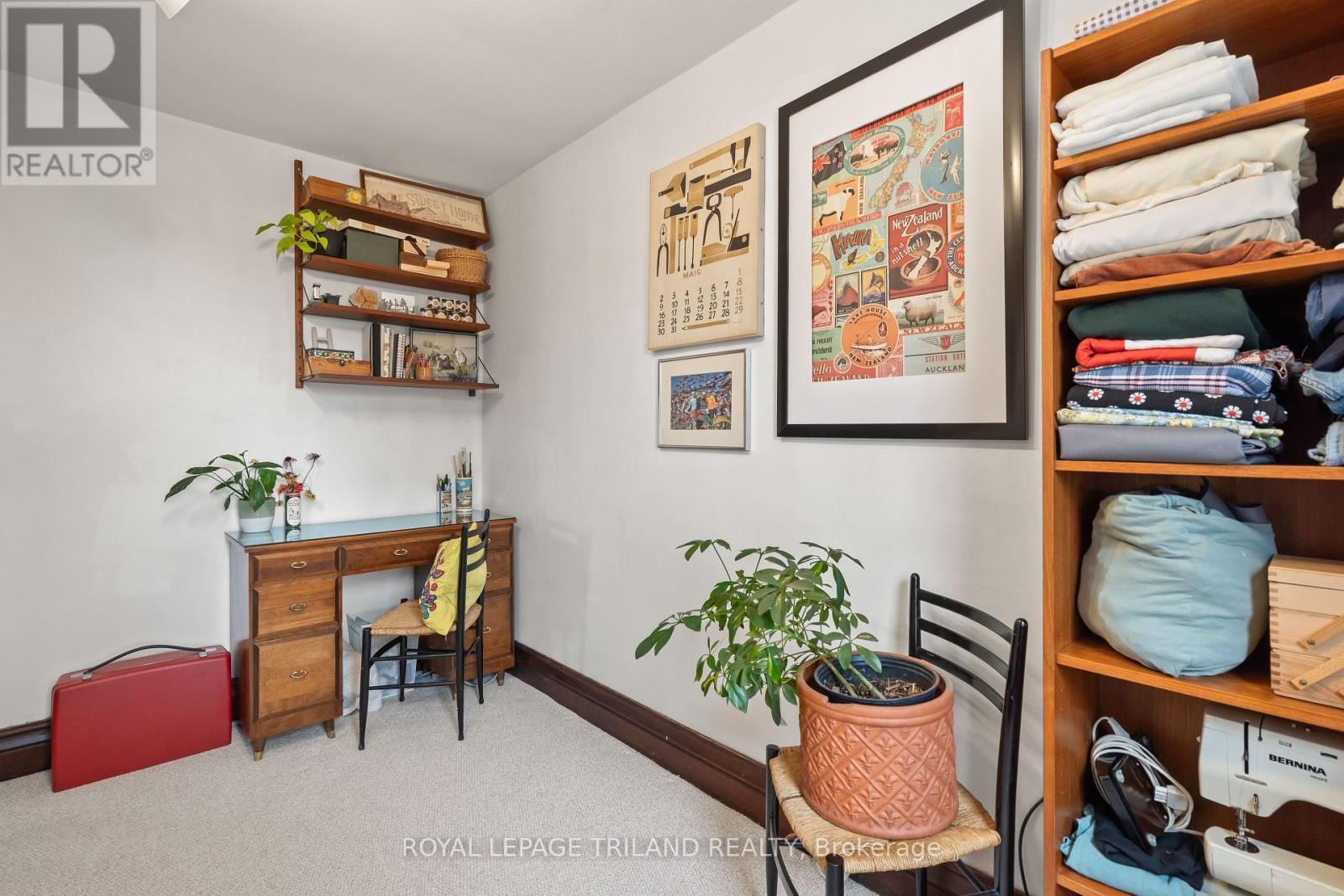 978 HACKETT STREET Image 31