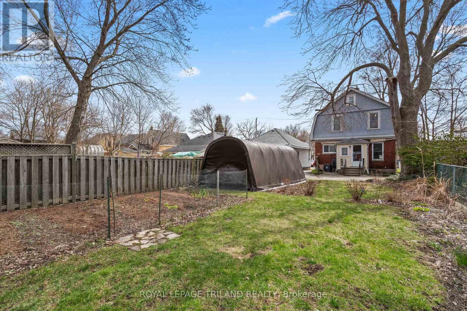 978 HACKETT STREET Image 44