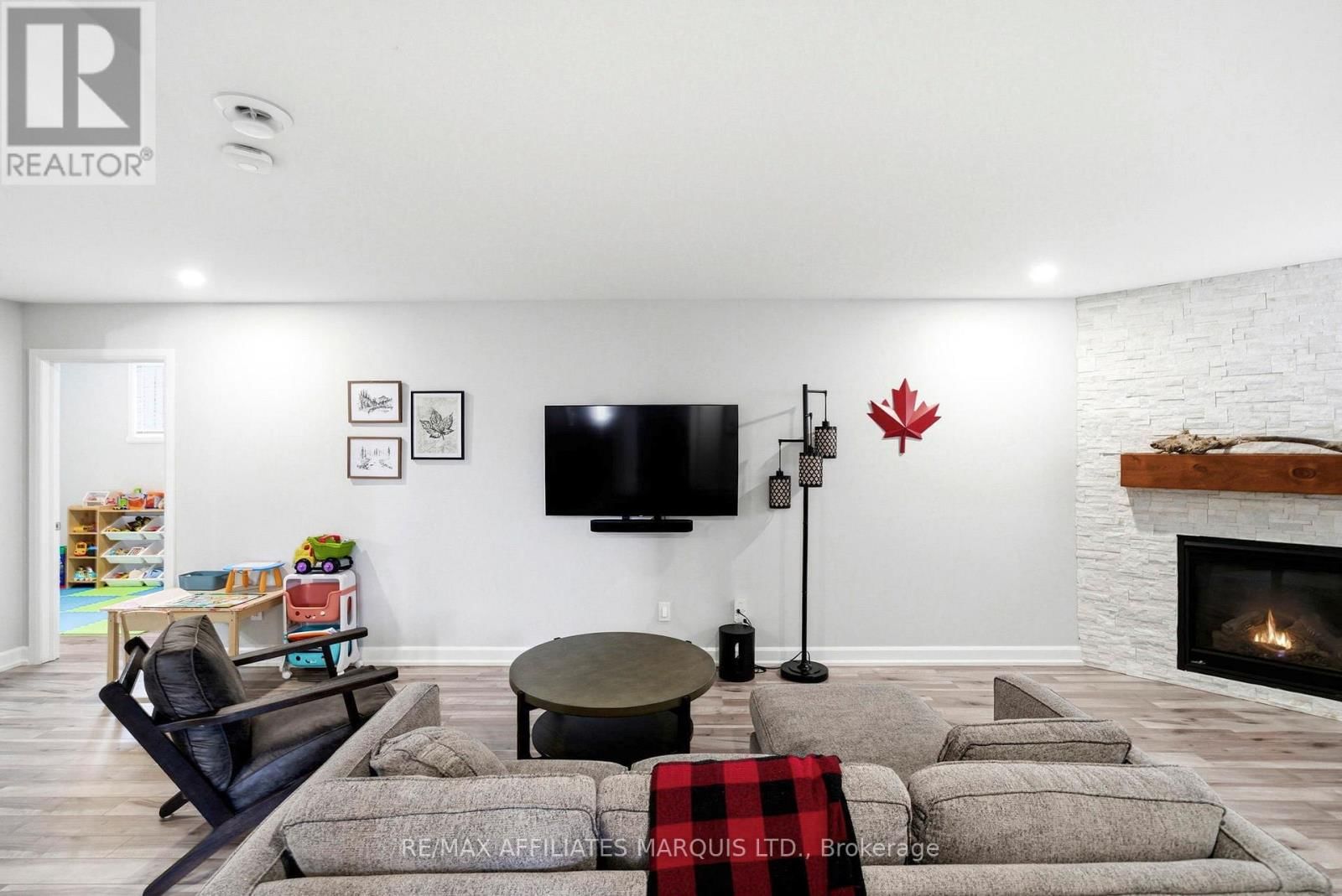 252 EASTPORT DRIVE Image 26