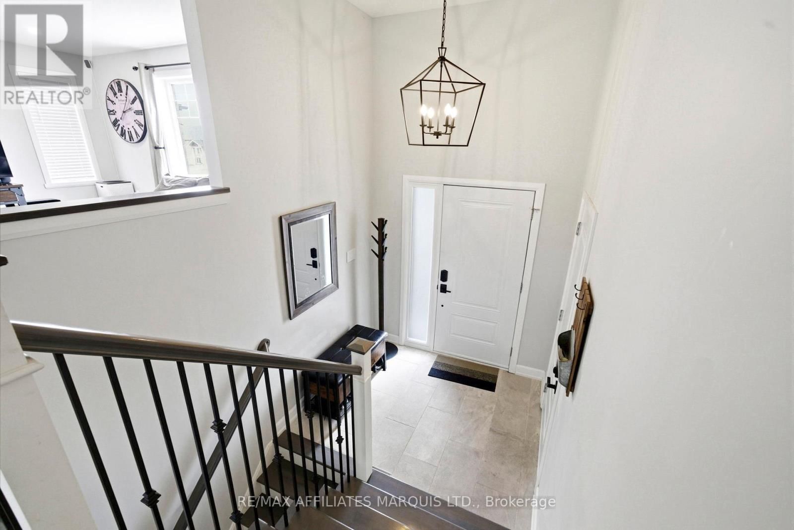 252 EASTPORT DRIVE Image 6