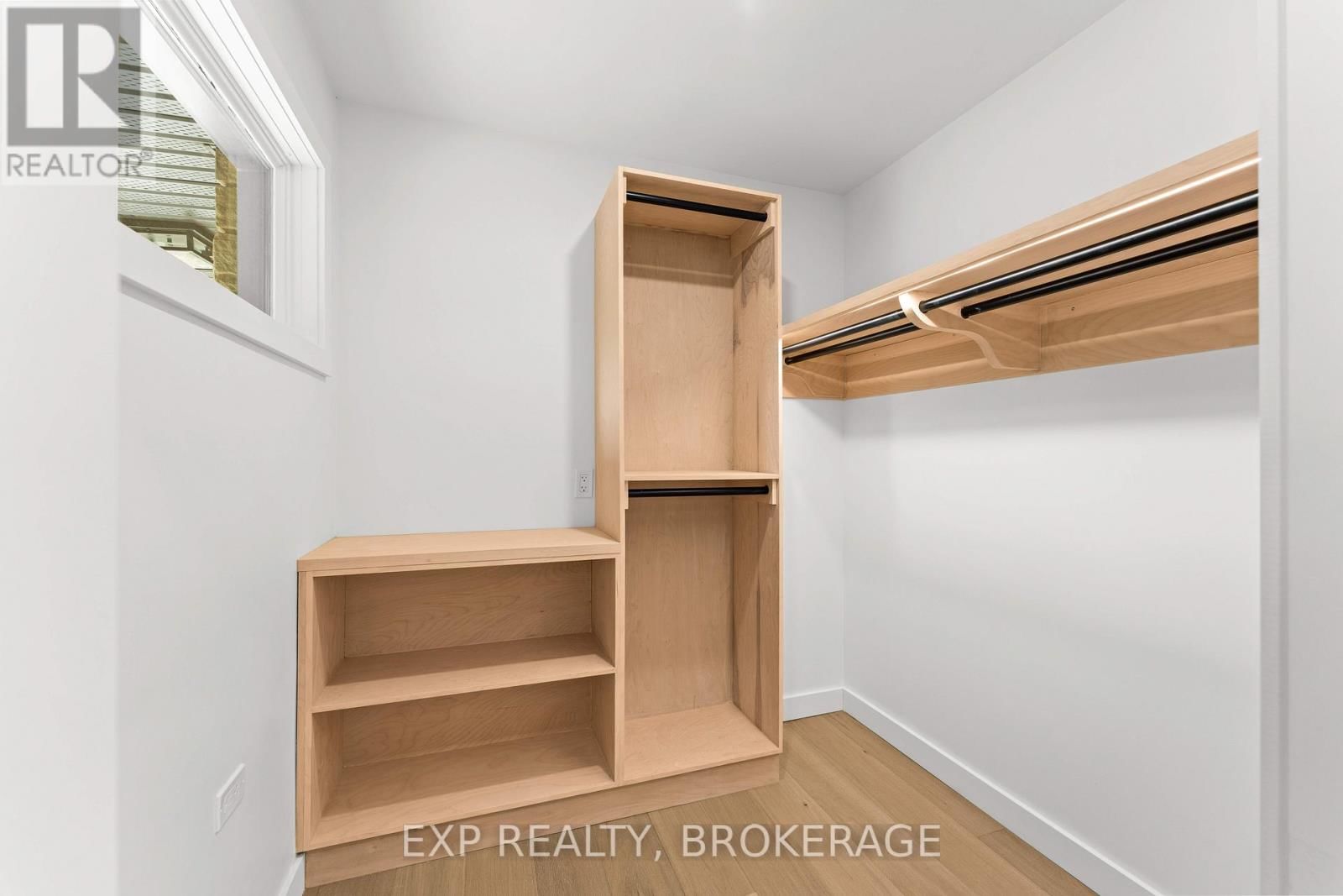 1802 SYDENHAM ROAD Image 38