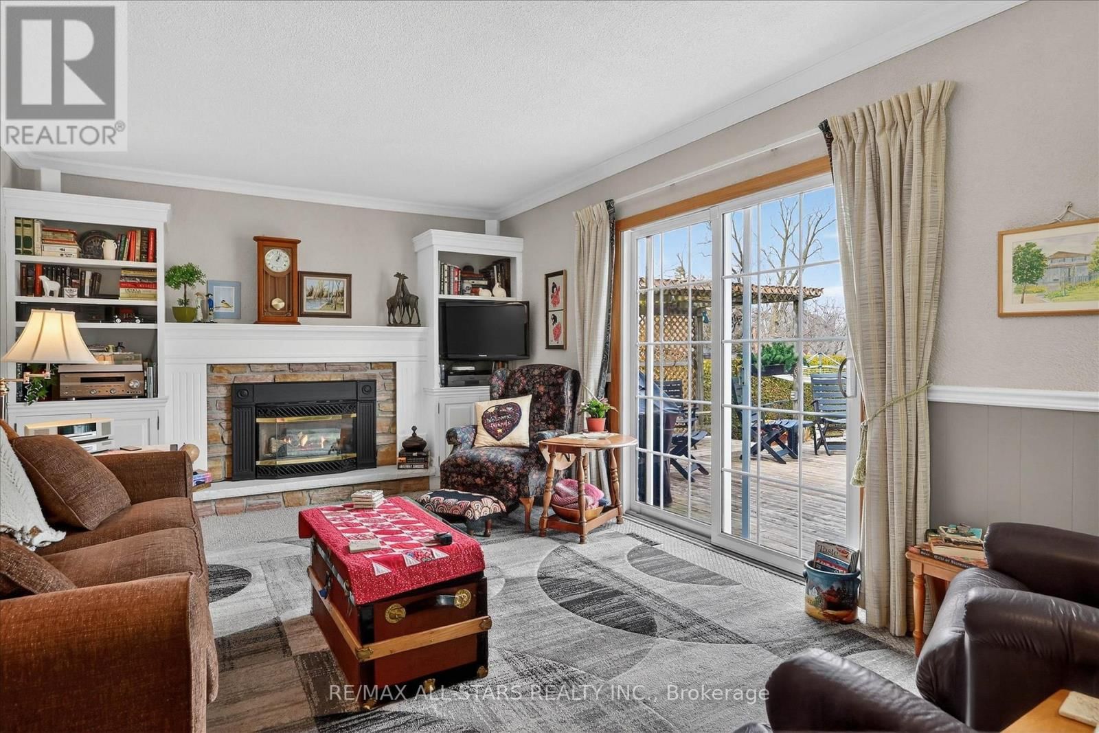 26 APPLEWOOD CRESCENT Image 17