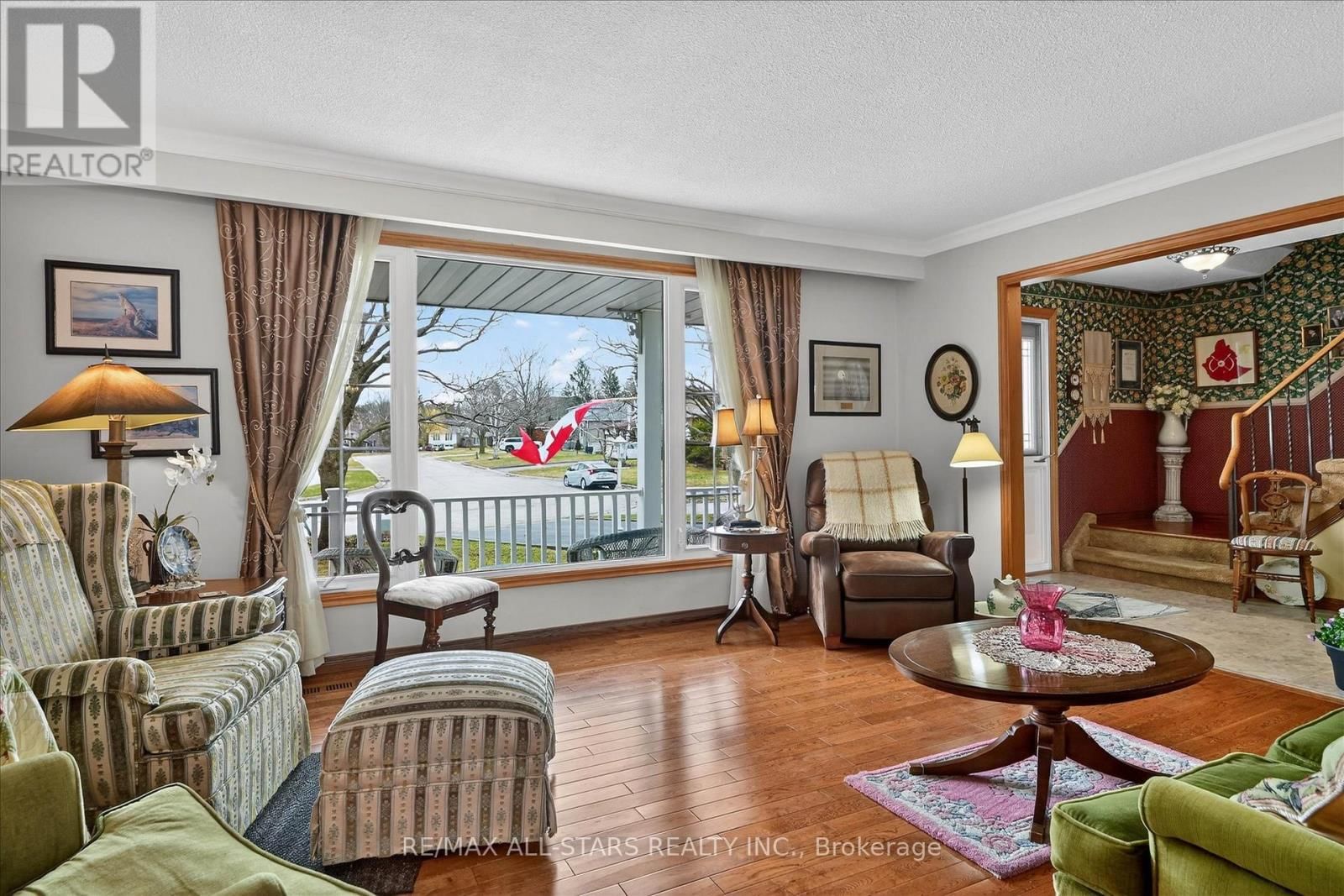 26 APPLEWOOD CRESCENT Image 6