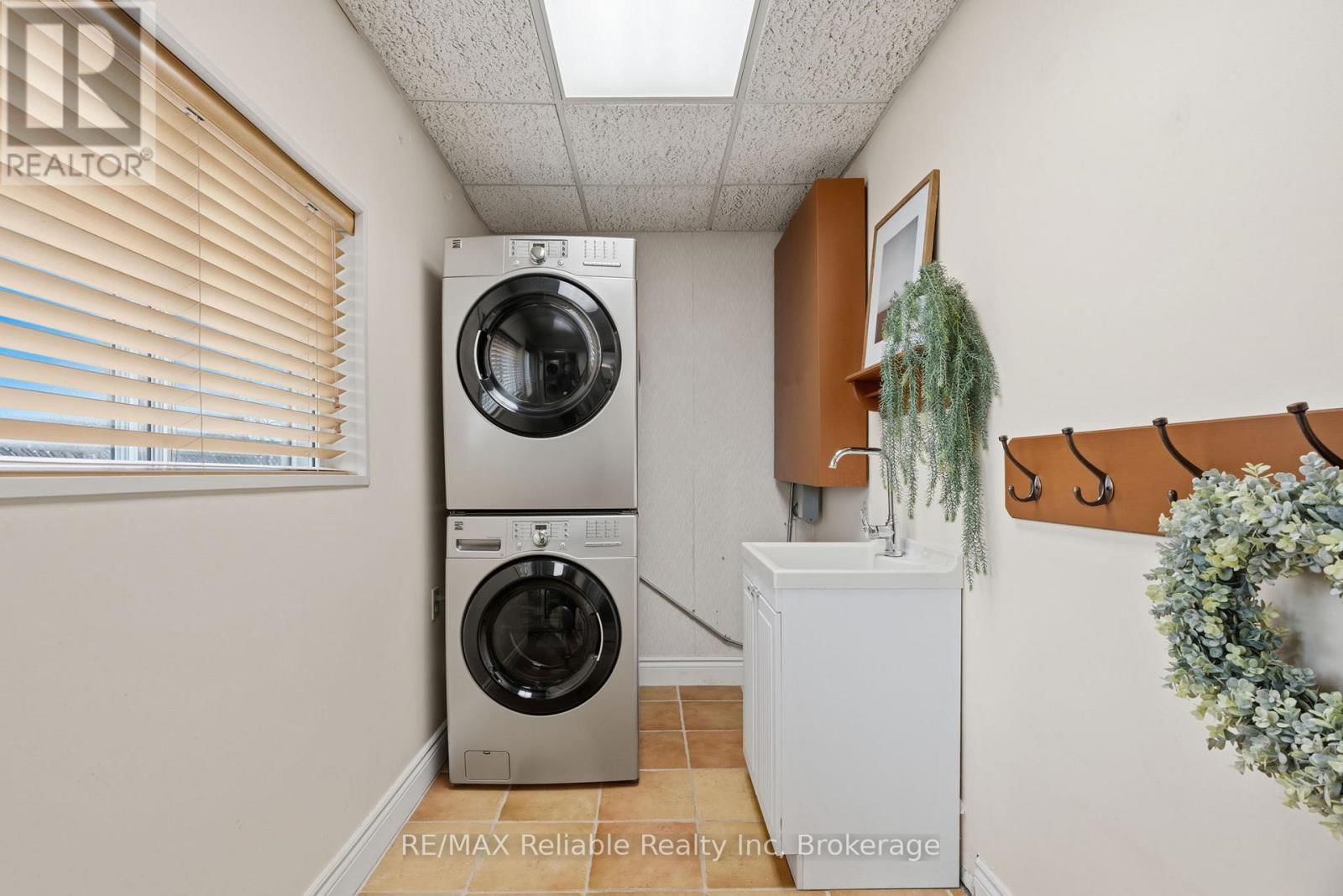 185 HURON ROAD Image 22