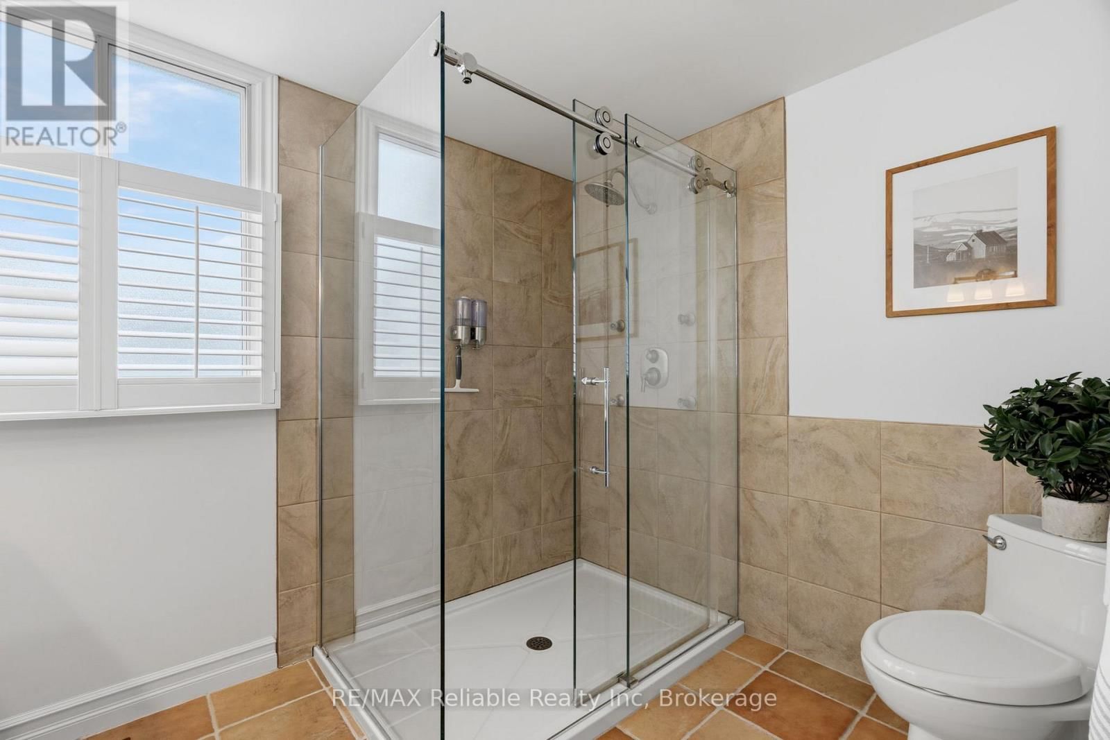 185 HURON ROAD Image 24