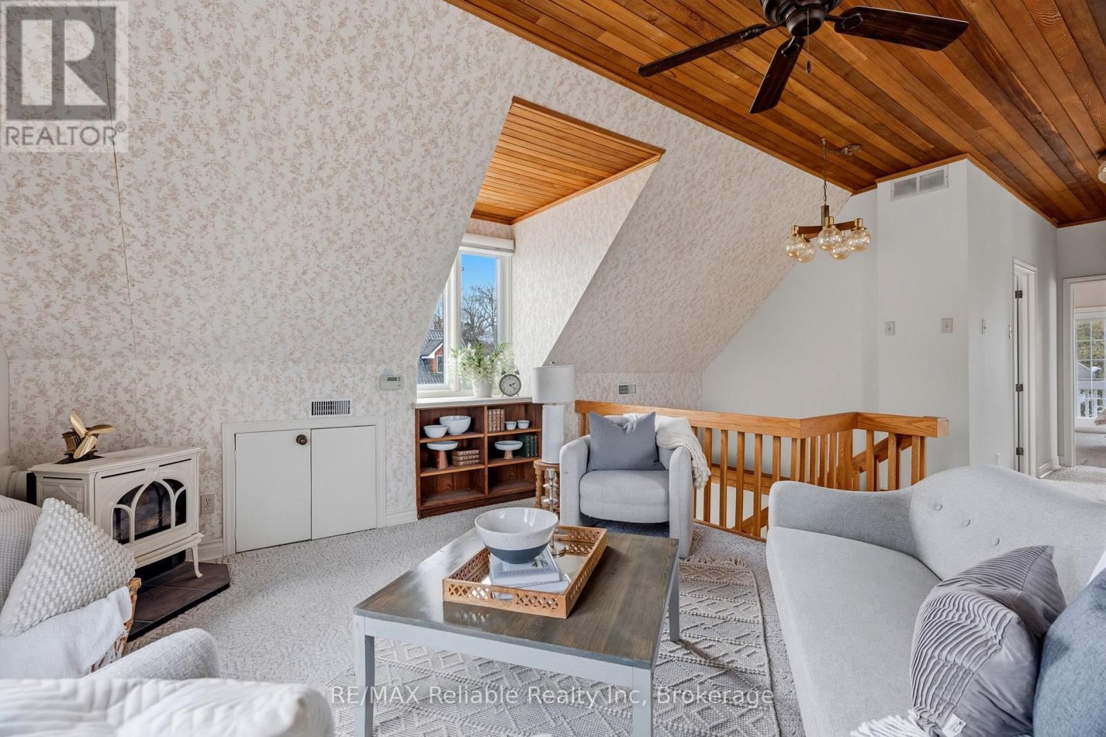 185 HURON ROAD Image 28