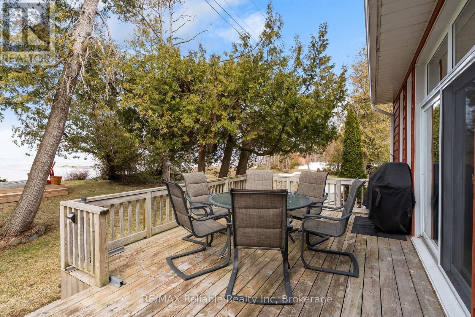 185 HURON ROAD Image 36