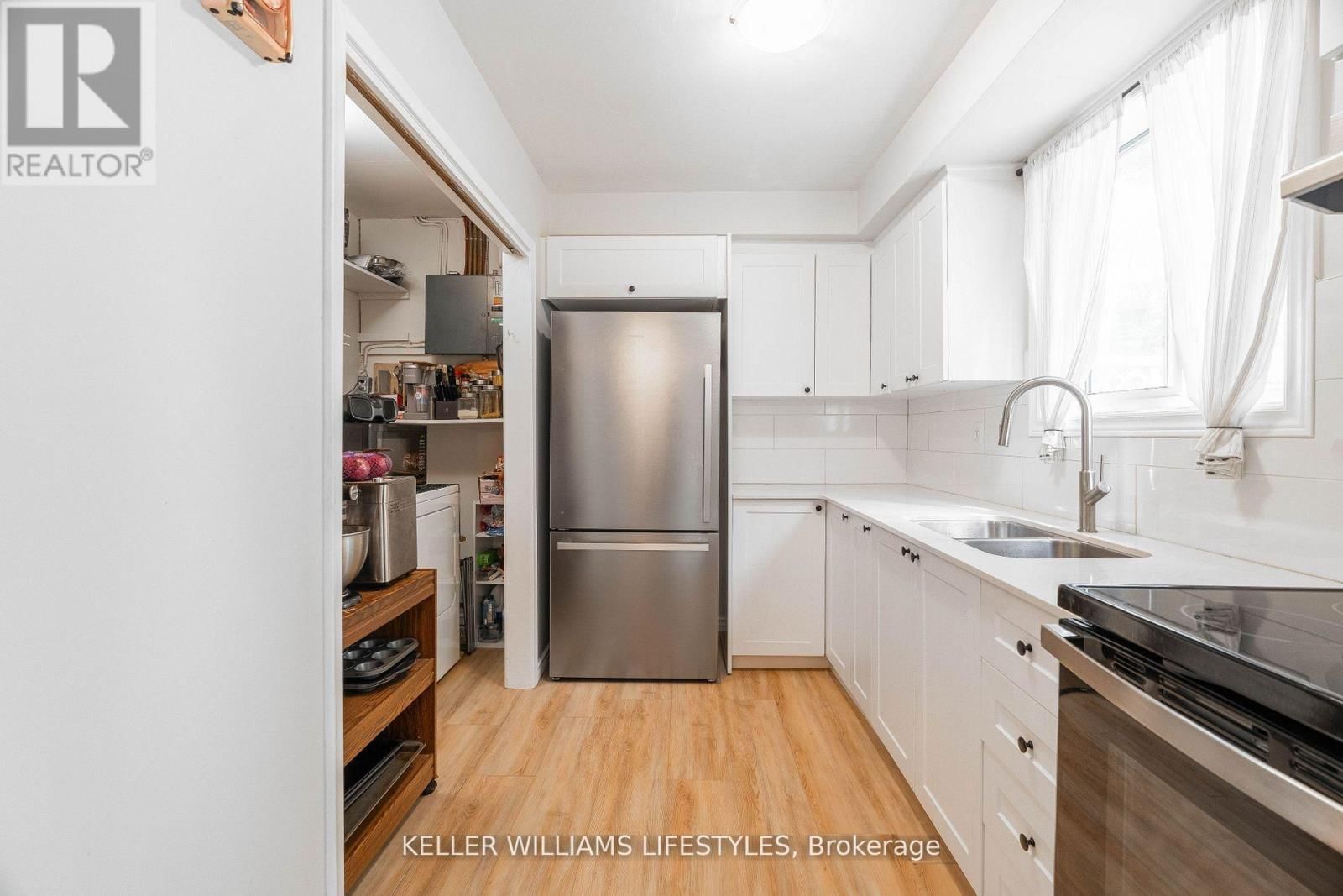 2 - 155 WATER STREET Image 9