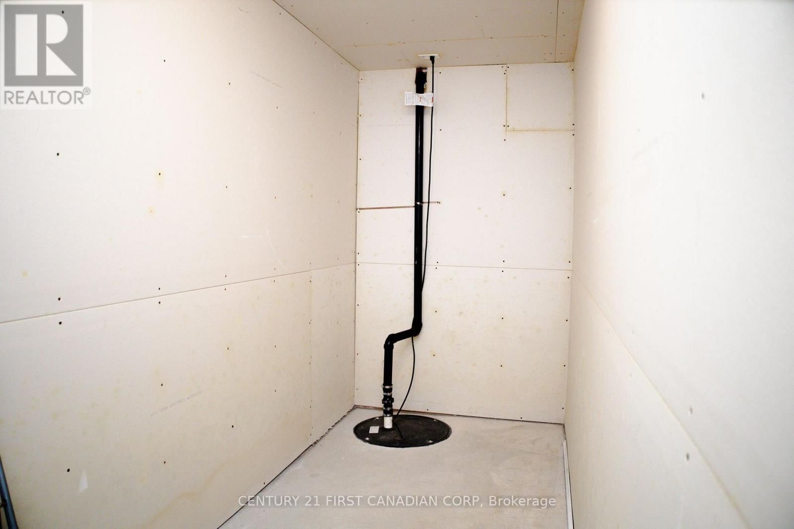 29 HEDGES COURT Image 13