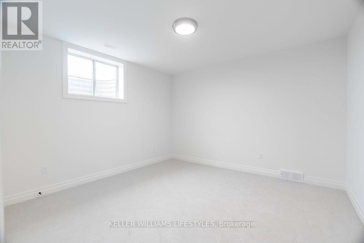 126 FRASER CRESCENT Image 36