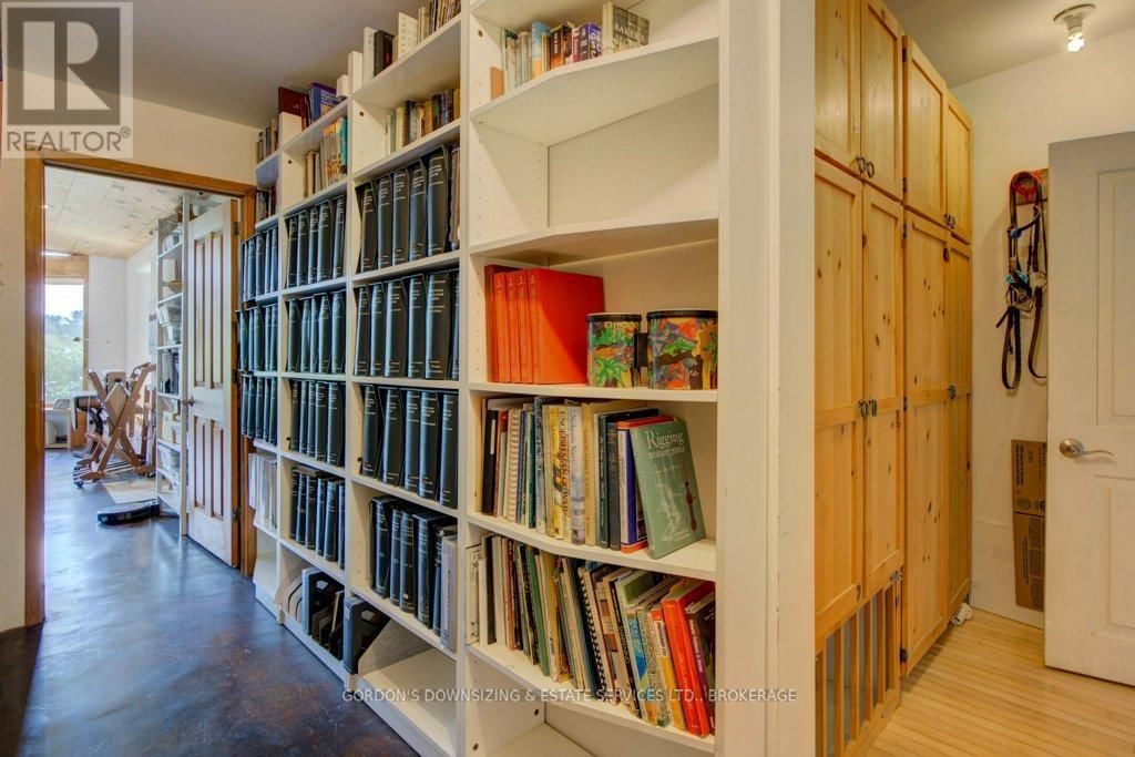 1084 MOON ROAD Image 19