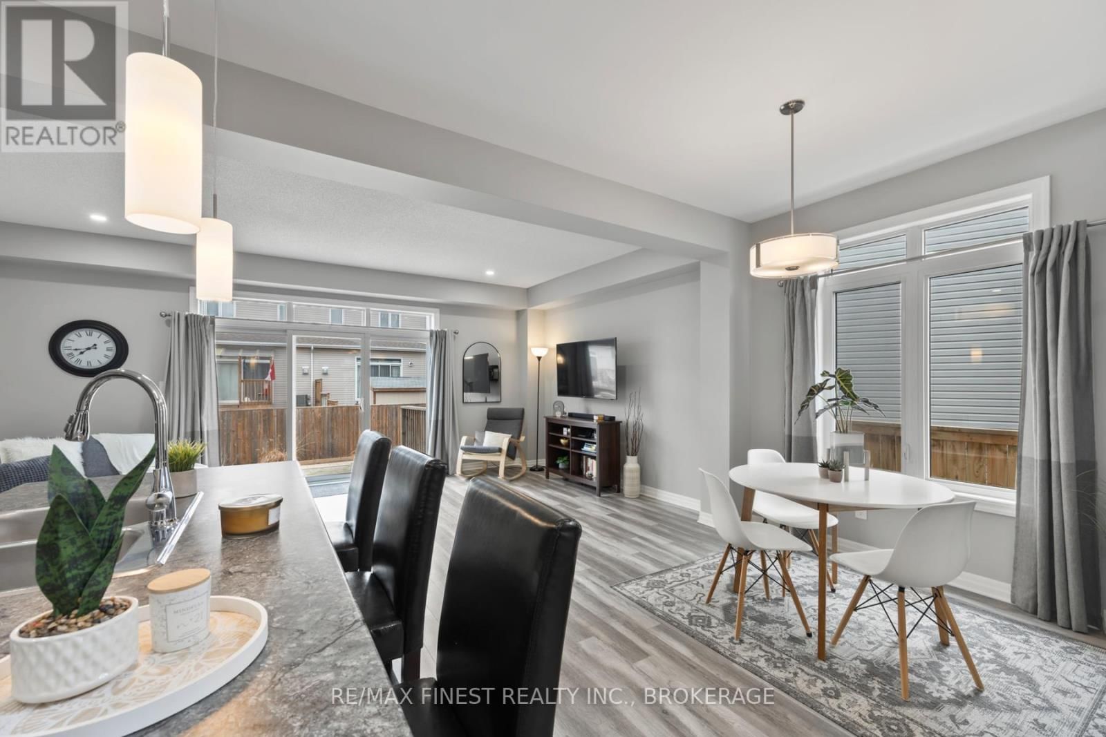 1376 TREMONT DRIVE Image 11