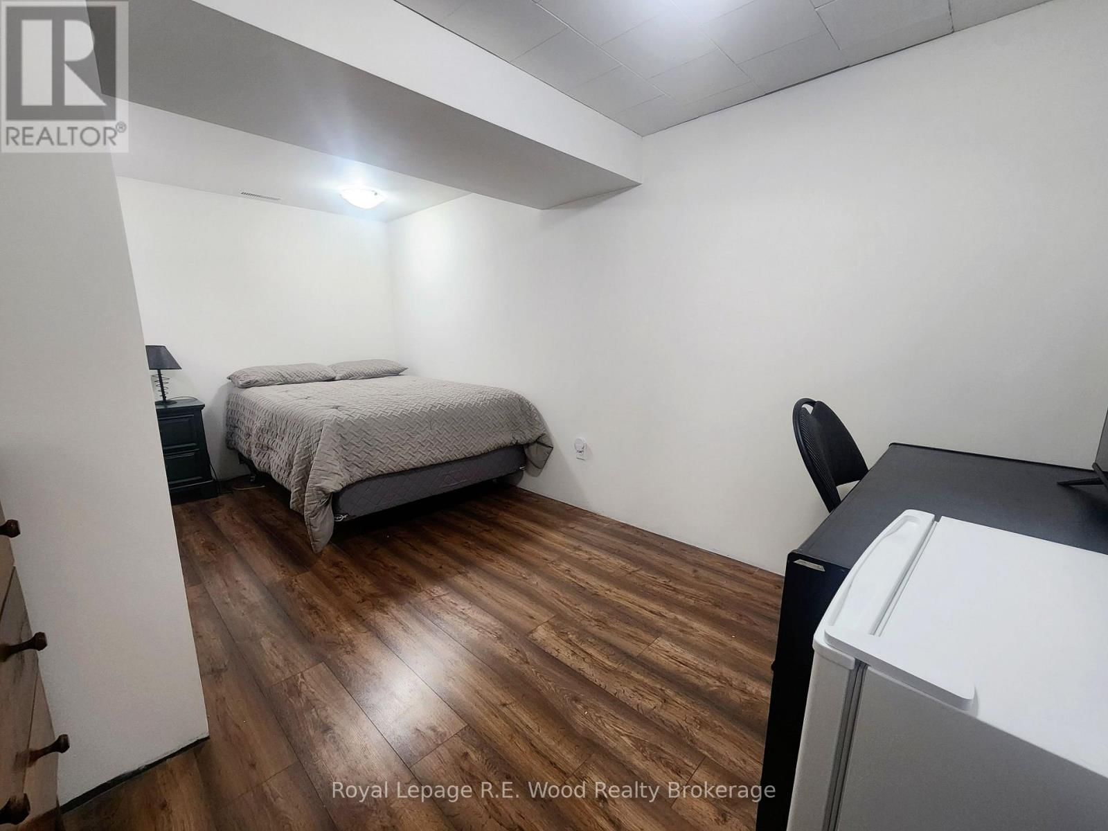 6 CENTENNIAL AVENUE Image 15