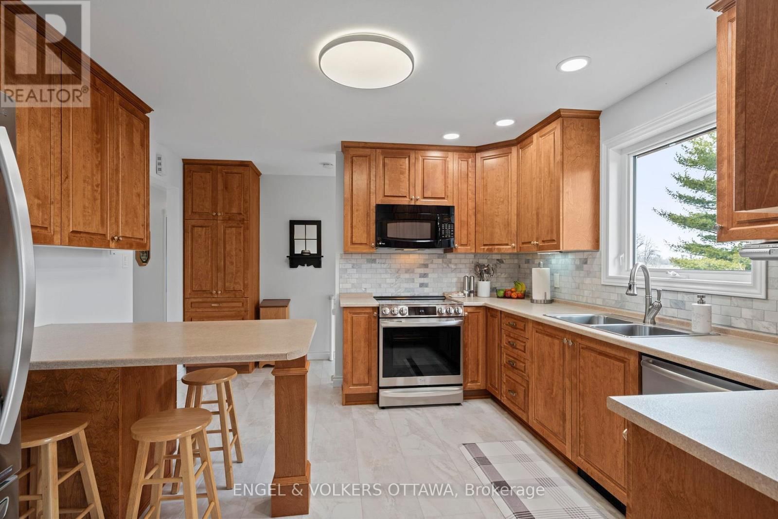 2034 RAMSAY CONCESSION 8 Image 12