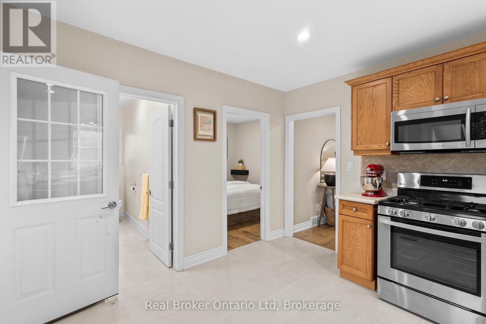 196 IVON AVENUE Image 12