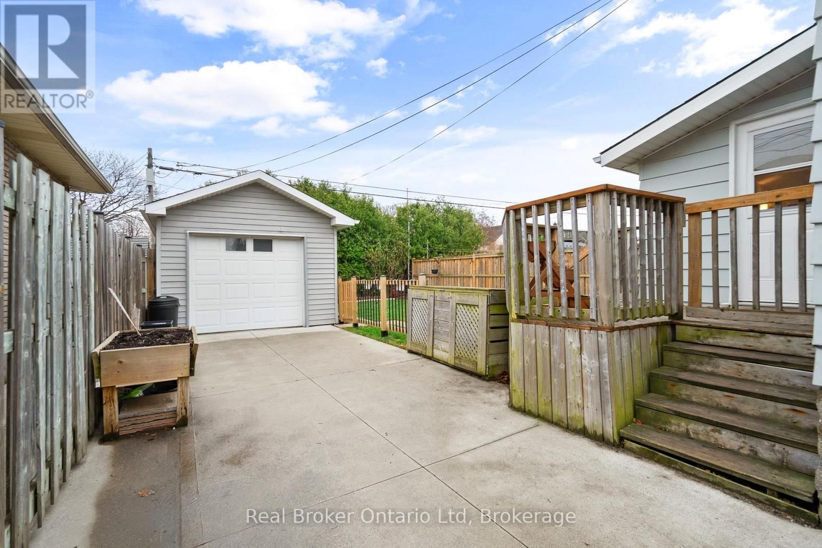 196 IVON AVENUE Image 23