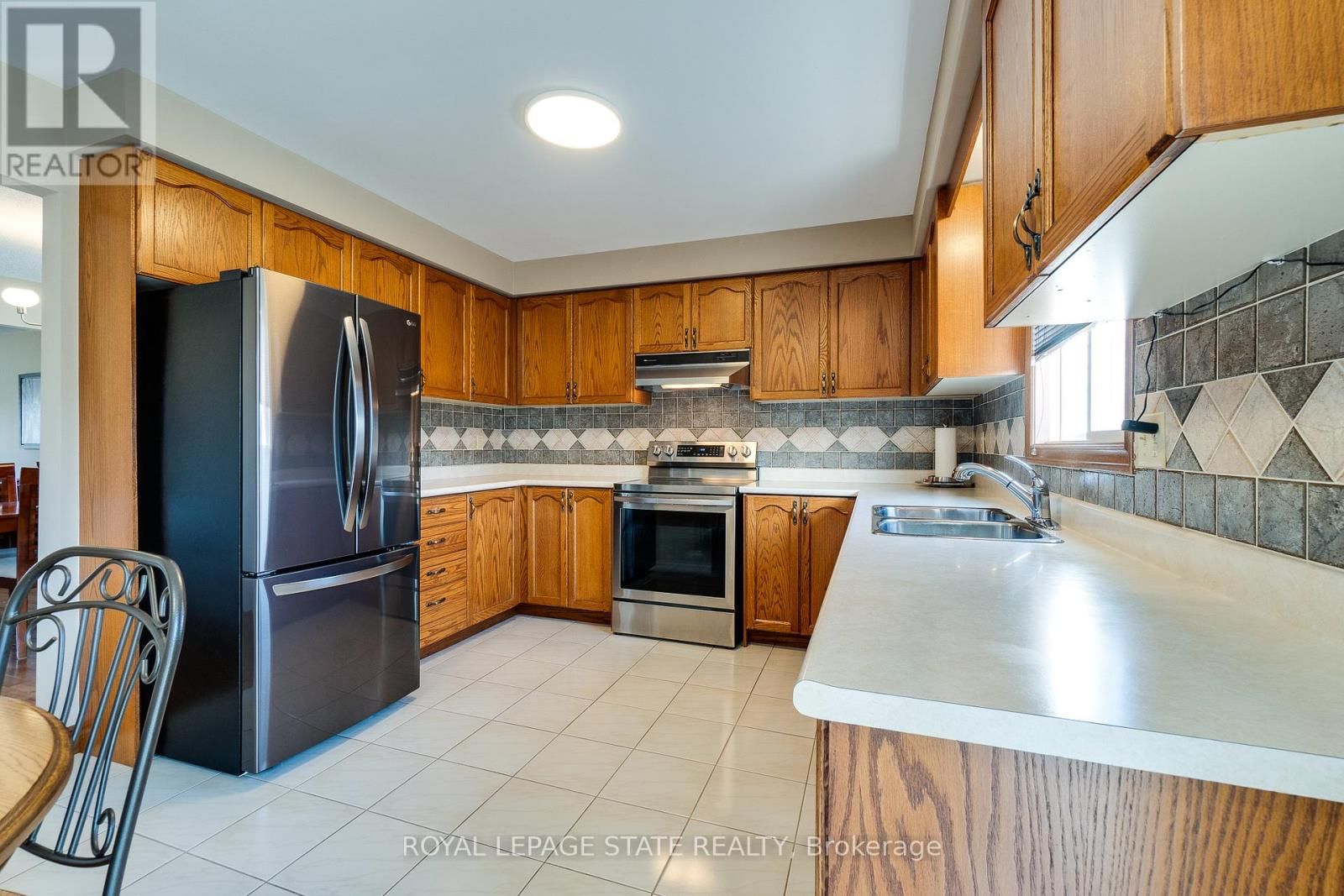 137 NATIONAL DRIVE Image 25