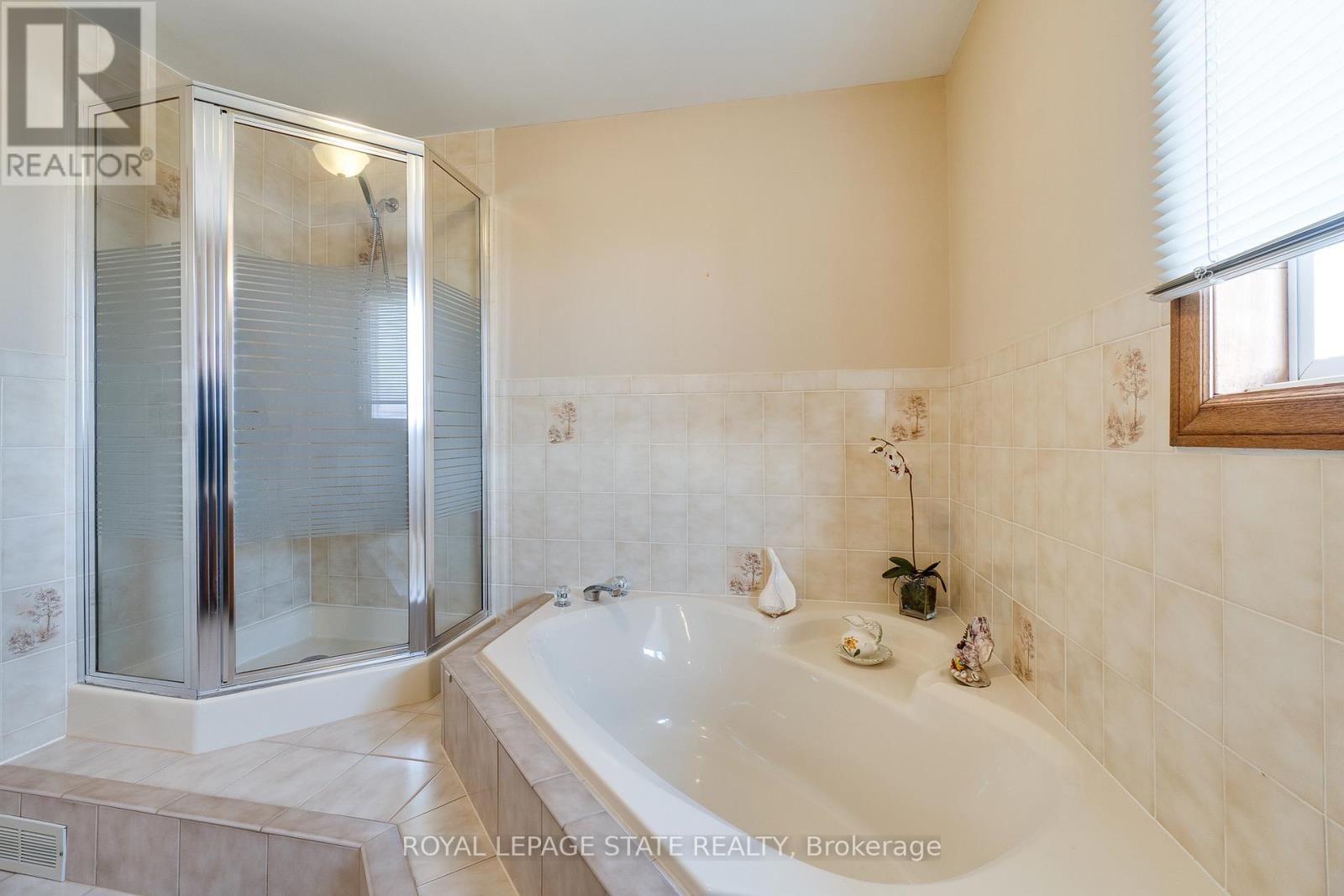 137 NATIONAL DRIVE Image 38