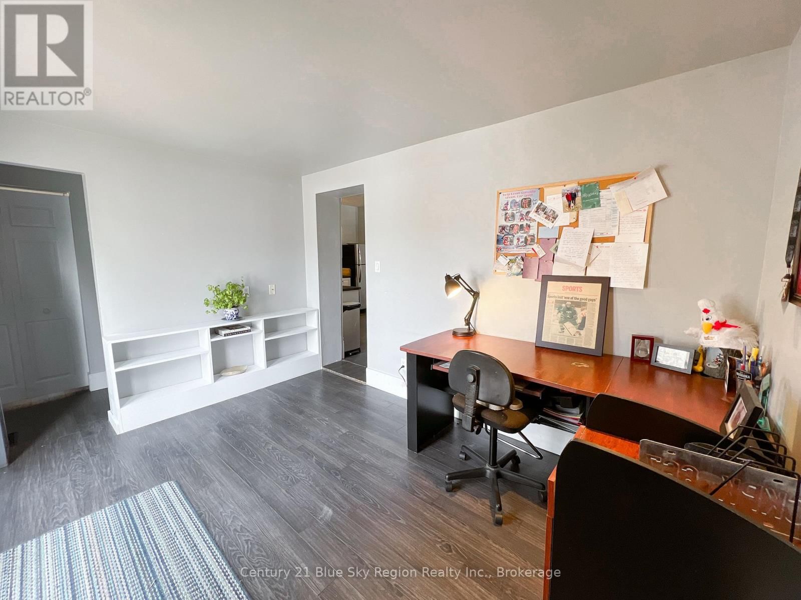 211 EDWARD STREET SOUTH Image 30