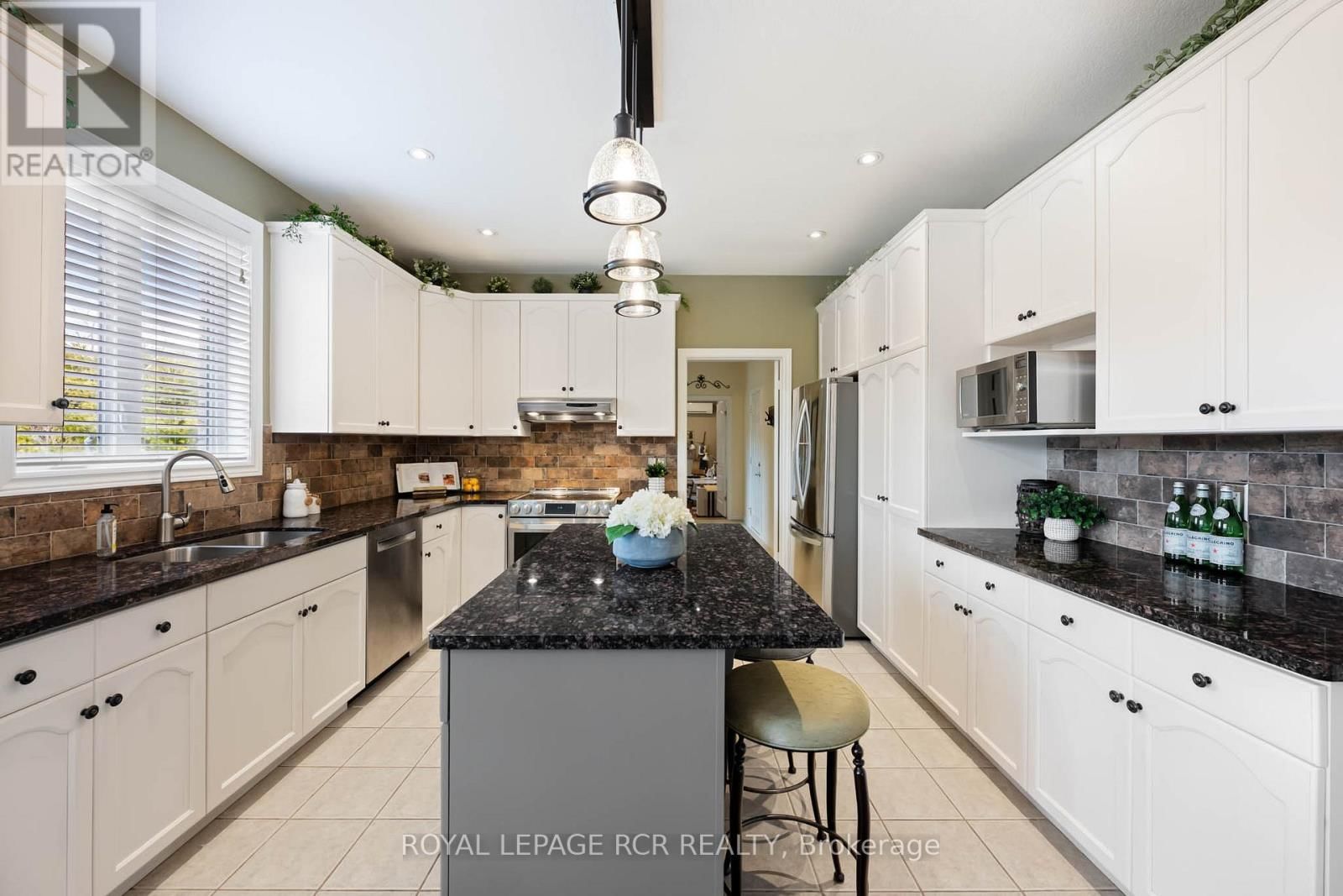 32 HEADWATERS LANE Image 11