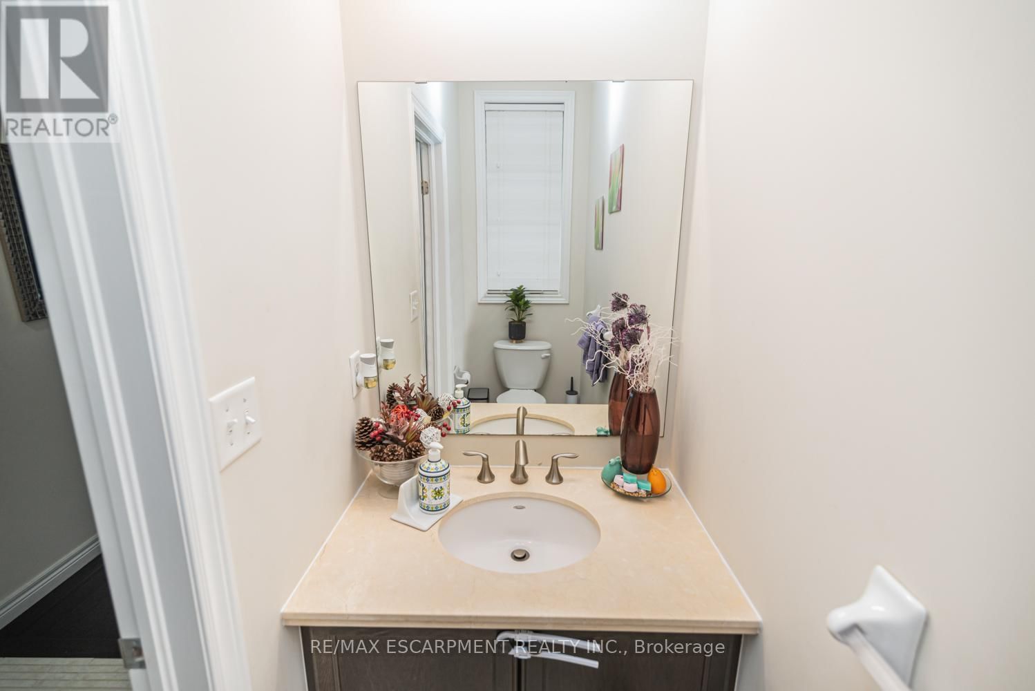 13 - 370 STONEHENGE DRIVE Image 18