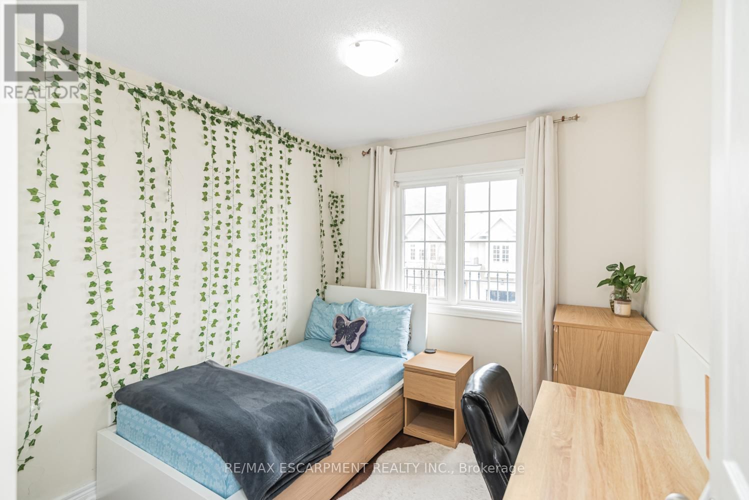 13 - 370 STONEHENGE DRIVE Image 22