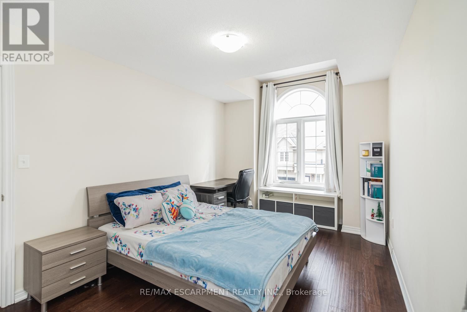 13 - 370 STONEHENGE DRIVE Image 23