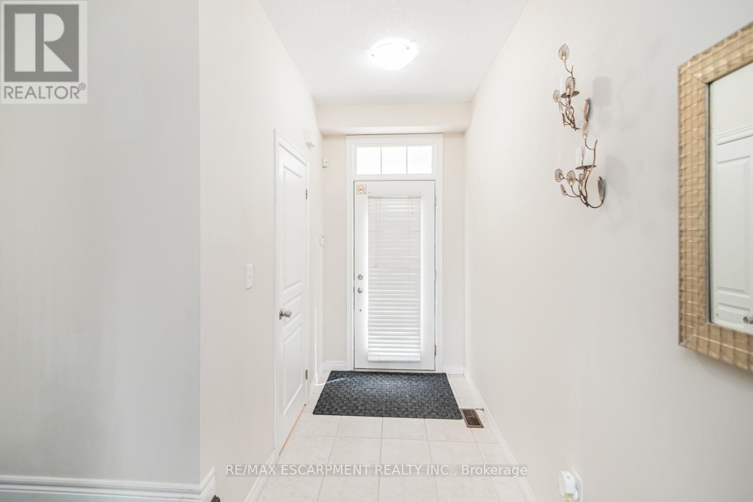 13 - 370 STONEHENGE DRIVE Image 6