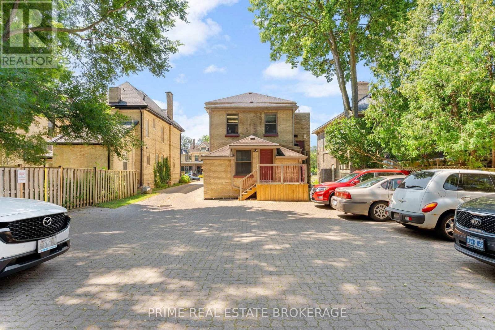 580 WATERLOO STREET Image 3