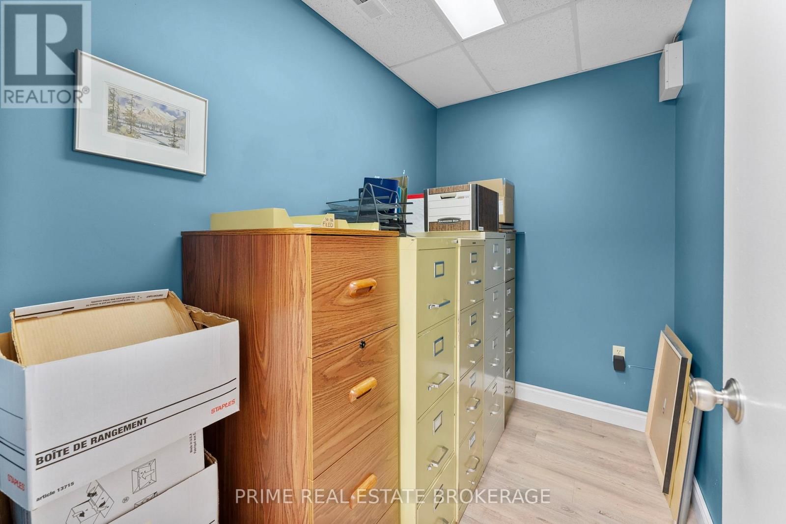 580 WATERLOO STREET Image 30